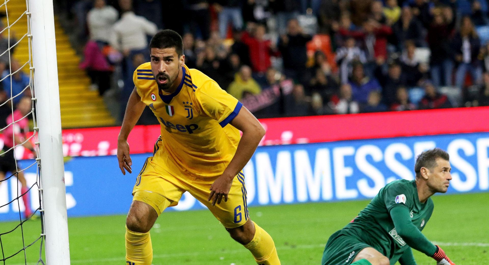 epa06282782 Juventus' Sami Khedira (L) reacts after scoring the 1-2 goal during the Italian Serie A soccer match between Udinese Calcio and Juventus FC at Friuli stadium in Udine, Italy, 22 October 2017.  EPA/ALBERTO LANCIA