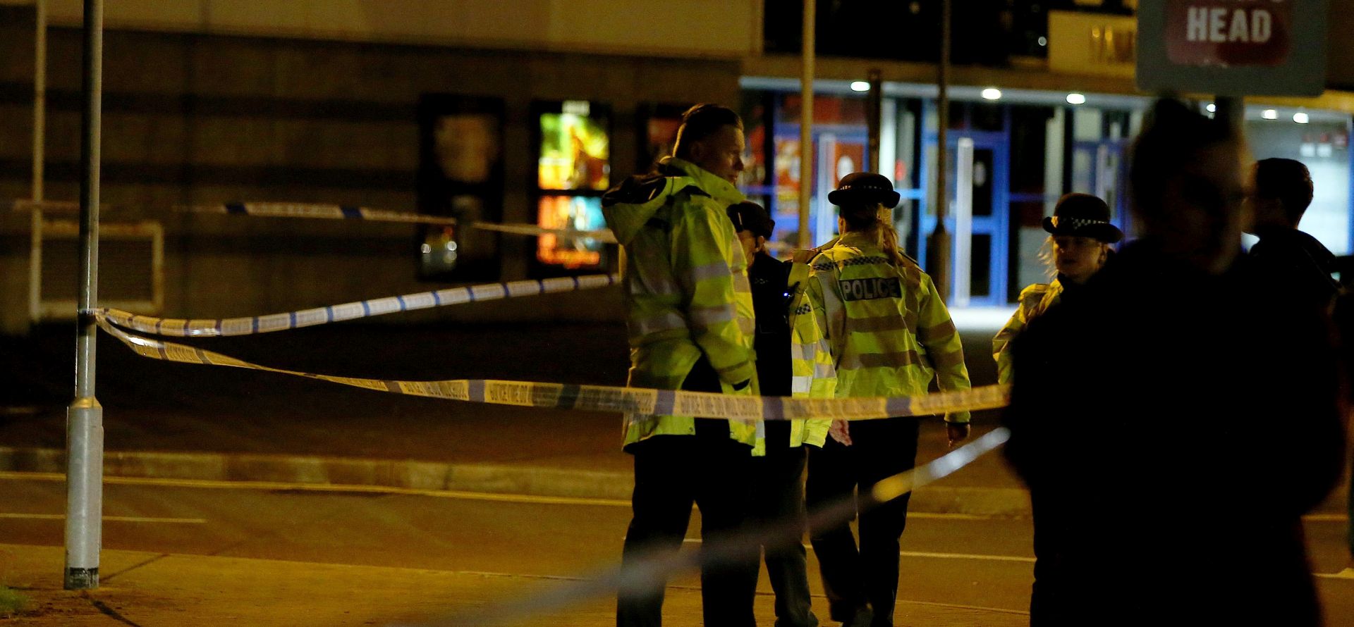 epa06283019 Police outside the MFA Bowling centre where an armed man was arrested after taking two people hostage in Nuneaton, Britain, 22 October 2017. A suspected gunman was arrested after a police have stormed bowling center. According to Warwickshire police no one was injured during an incident and it was no 'terror' related.  EPA/NIGEL RODDIS