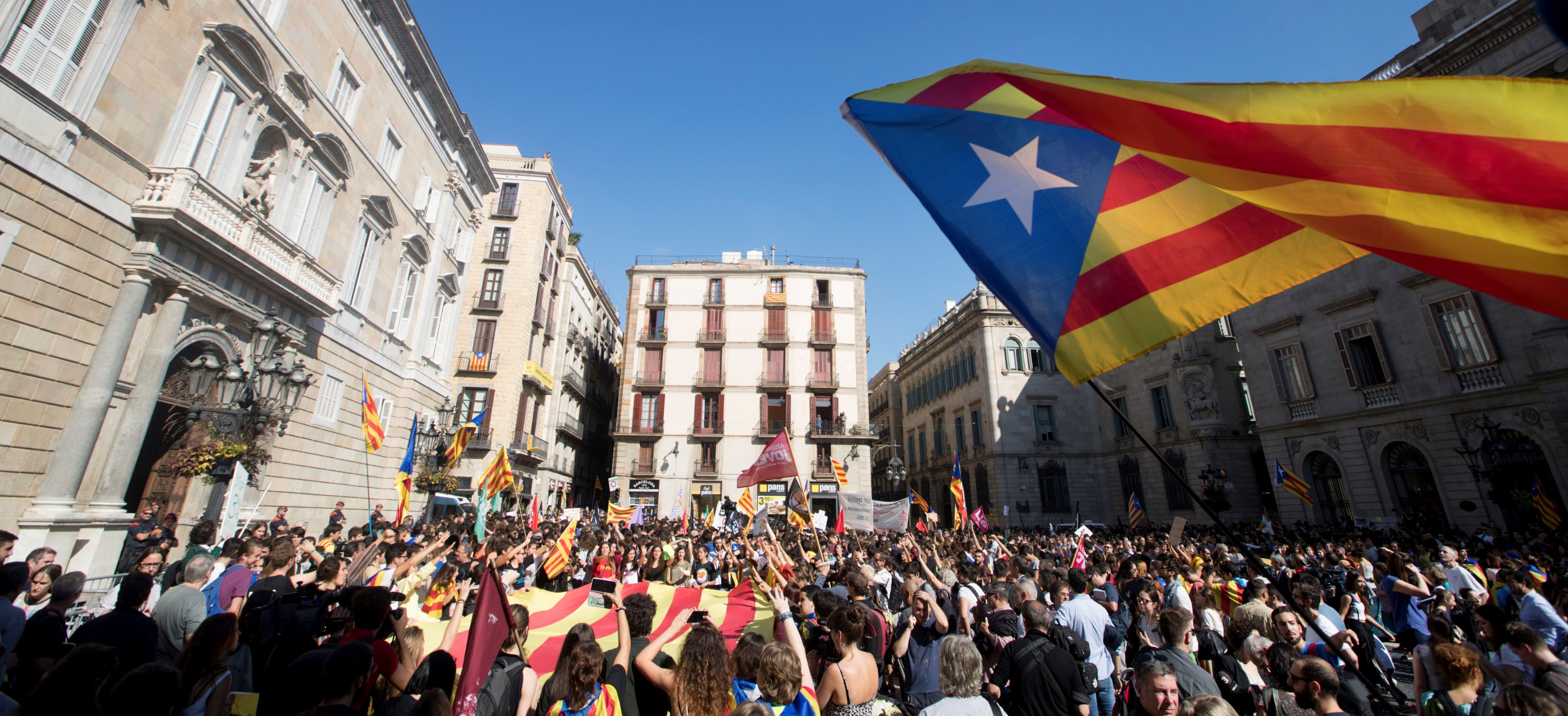 epa06290750 A Catalan pro-independence flag waves over hundreds of Catalan university and secondary students protesting against the application of the Spanish Constitution's Article 155 to the Catalonia Region, in Barcelona, northeastern Spain, 26 October 2017. The students marched downtown Barcelona to ask for the release of the presidents of the Catalan National Assembly (ANC) and Omniun, Jordi Sanchez and Jordi Cuixart, as well as the proclamation of the independence in Catalonia. Meanwhile, Catalan President, Carles Puigdemont, is expected to give an inminent press conference to announce whether he calls for early elections in Catalonia or establishes the unilateral declaration of independence.  EPA/MARTA PEREZ