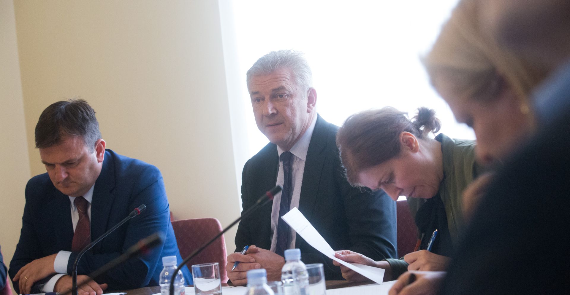 Zagreb, 27.10.2017 - Sjednica Odbora za unutarnju politiku i nacionalnu sigurnost, Agrokor. Na fotografiji Petar Škorić, Ranko Ostojić.  foto HINA/ Daniel KASAP /dk