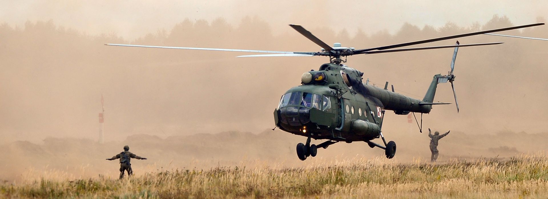 epa06217967 Polish Army Mi-17 helicopter takes part in the 'Dragon-17' military exercises at the Drawsko Pomorskie military training grounds, northern Poland, 21 September 2017.  About 17,000 soldiers and 3500 units of military equipment and armaments from Poland and 11 other countries: United States, Lithuania, Latvia, Great Britain, Germany, Slovakia, Italy, Bulgaria, Romania, Georgia and Ukraine take part in the largest military exercises of the Polish Armed Forces in Poland. The Dragon-17 maneuvers are taking place from 21 to 29 September.  EPA/MARCIN BIELECKI POLAND OUT