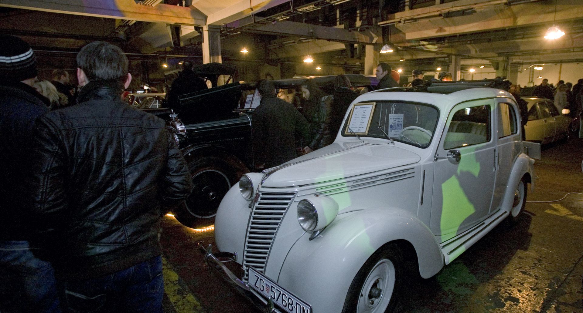 Zagreb, 27.01.2013 - Muzej automobila "Ferdinand Budicki" u Zagrebu, èije æe slubeno otvaranje biti u lipnju ove godine, prvi put je irom otvorio svoja vrata u Noæi muzeja i posjetitelji su, na jednom mjestu, mogli uivati u razgledavanju 50-ak 'oldtimera', starodobnih automobila i motocikala, predstavljenih na vie od 1.500 èetvornih metara buduæeg muzejskog prostora u Ulici kneza Lj. Posavskog. 
foto FaH/ Tomislav PAVLEK /ds