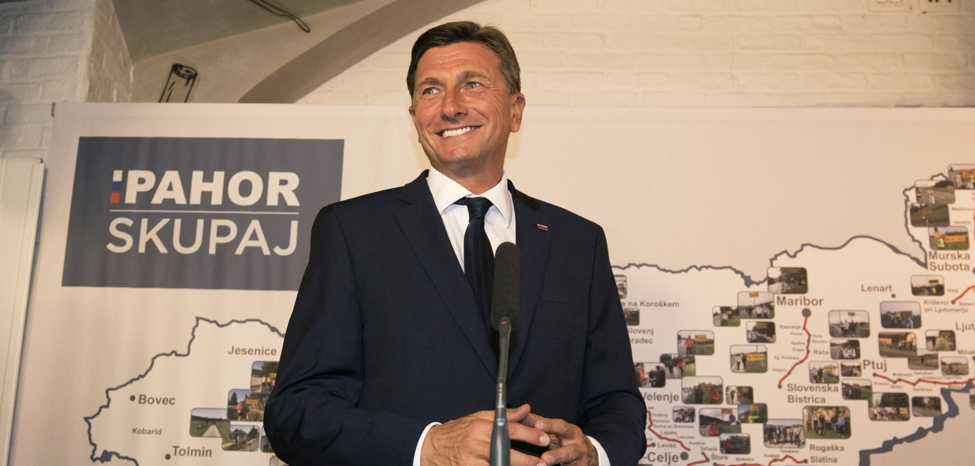 epa06282981 Slovenian President Borut Pahor gives a statement after first results of votes in the Slovenian Presidential Elections 2017 at a polling station Sempeter-Nova Gorica, Slovenia, 22 October 2017. According to exit poll results, Pahor was elected for the second term in the office winning 56.2 percent of the votes.  EPA/IGOR KUPLJENIK