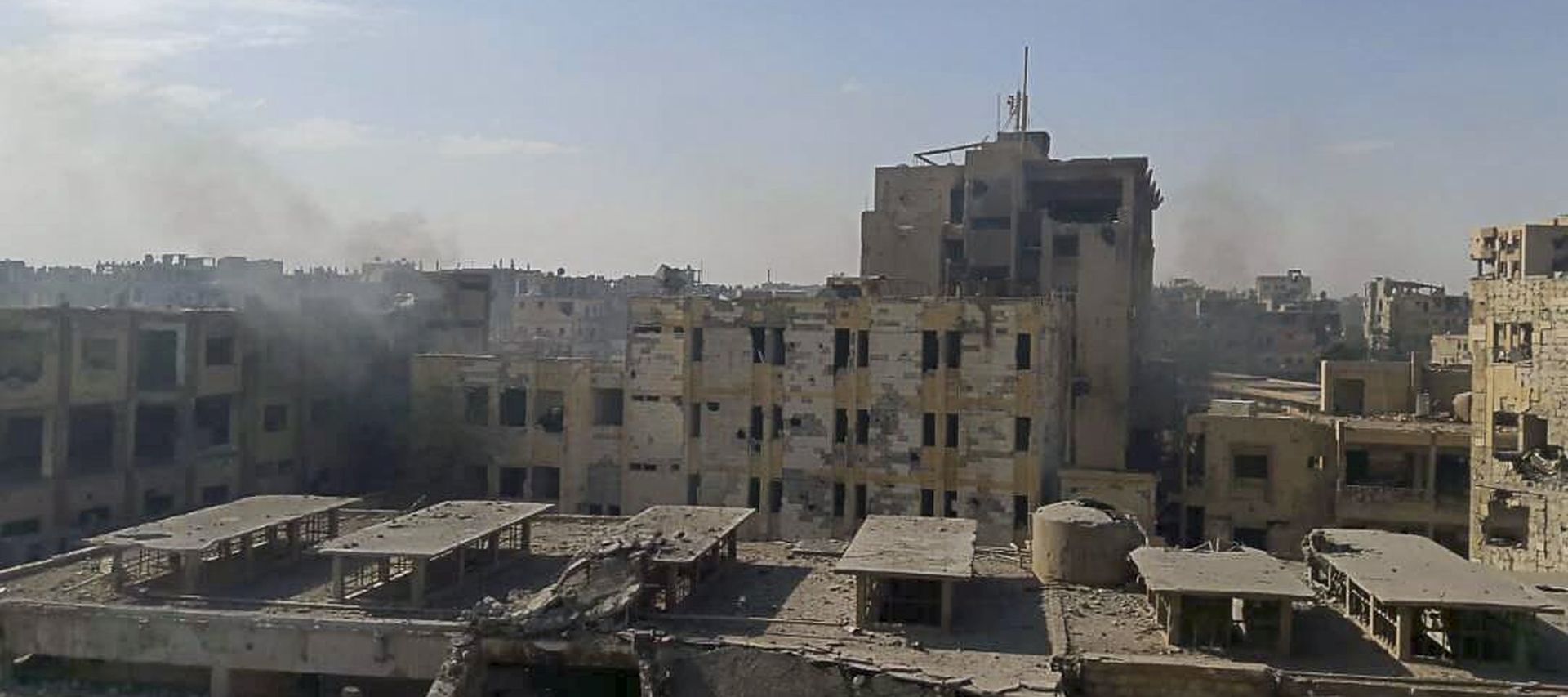 epa06306942 A handout picture made available by Syrian Arab news agency SANA shows damaged buildings in Deir Ezzor city, Syria, 03 November 2017. According to SANA, the General Command of the Army and the Armed Forces announced on 03 November the restoration of security and stability to the city of Deir Ezzor. After a series of accurate operations, the units of Syrian armed forces, in cooperation with the supporting and allied forces, have accomplished their tasks of restoring security and stability to Deir Ezzor city, the General Command said in a statement. Earlier on the day, a military source announced that the entire Deir Ezzor city has been fully liberated after the last positions of ISIS in it were eliminated.  EPA/SANA HANDOUT  HANDOUT EDITORIAL USE ONLY/NO SALES