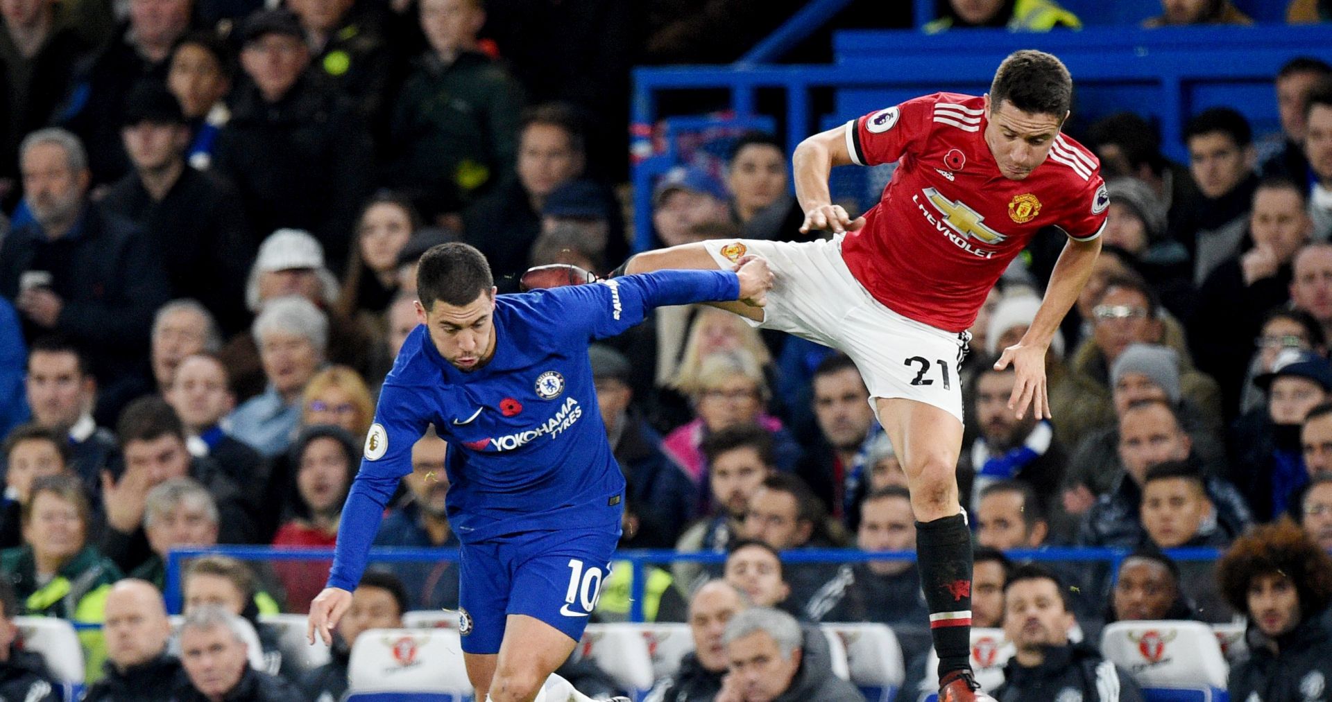 epa06310444 Chelsea Eden Hazard (R) vies for the ball against Manchester United Ander Herrera (R) during English Premier League game between Chelsea and Manchester United at Stamford Bridge stadium in London, Britain, 05 November 2017.  EPA/FACUNDO ARRIZABALAGA EDITORIAL USE ONLY. No use with unauthorized audio, video, data, fixture lists, club/league logos or 'live' services. Online in-match use limited to 75 images, no video emulation. No use in betting, games or single club/league/player publications