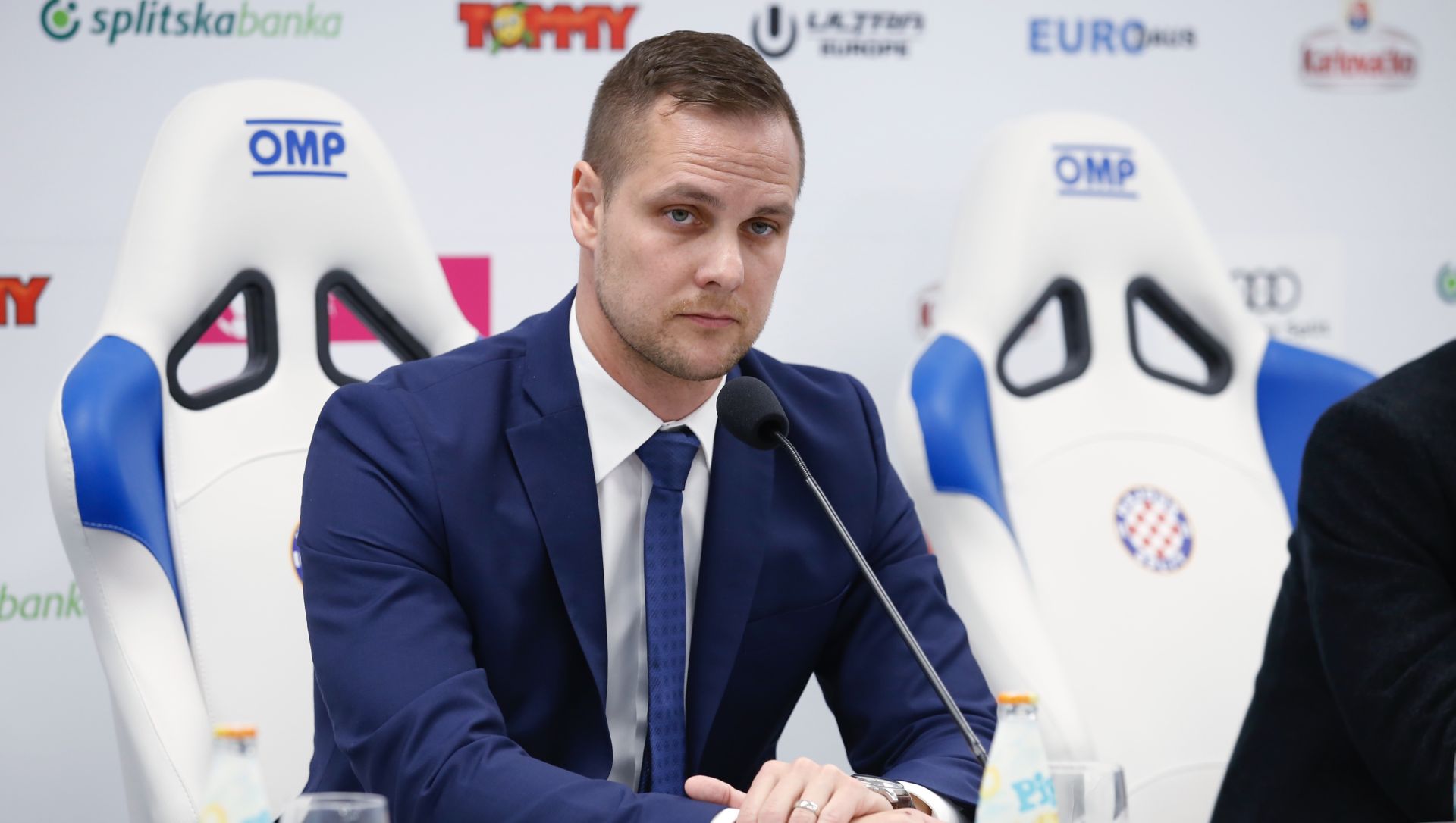Split, 06.11.2017. - Predsjednik uprave Hajduka Ivan Kos sazvao je press konferenciju na Poljudu kako bi objavio da Joan Carrillo više nije trener prve momčadi Hajduka.
foto HINA/ Miroslav Lelas/ lm