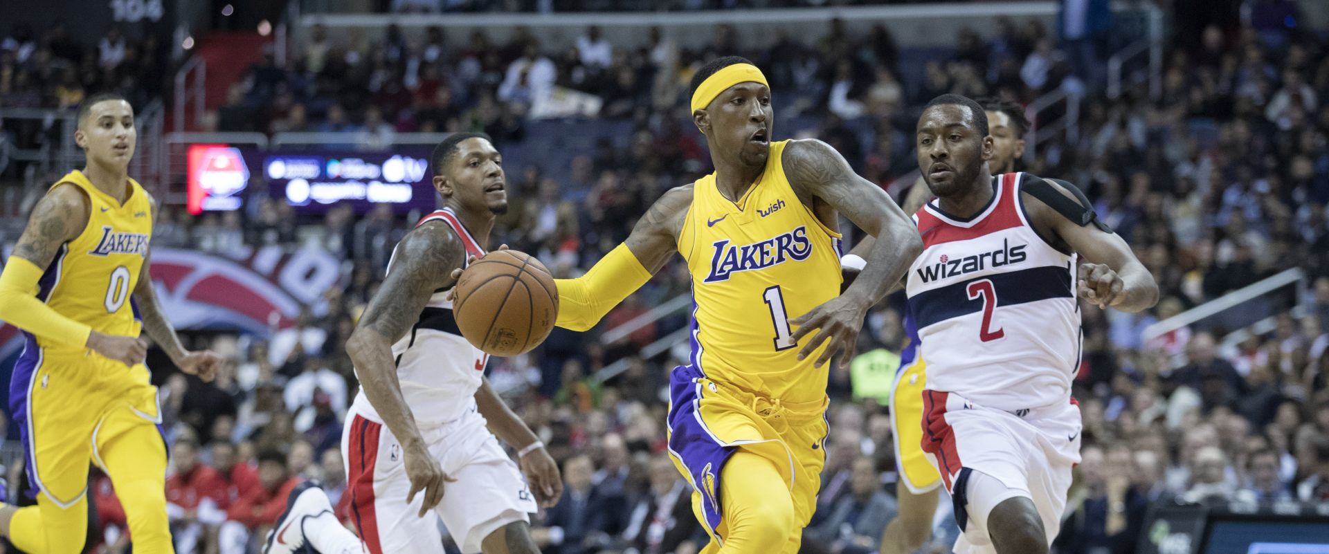 epa06319322 Los Angeles Lakers guard Kentavious Caldwell-Pope (C) dribbles between Washington Wizards guard John Wall (front, R) and Washington Wizards guard Bradley Beal (front, L) during the first half of the NBA game between the Los Angeles Lakers and the Washington Wizards at Capitol One Arena in Washington, DC, USA, 09 November 2017.  EPA/MICHAEL REYNOLDS