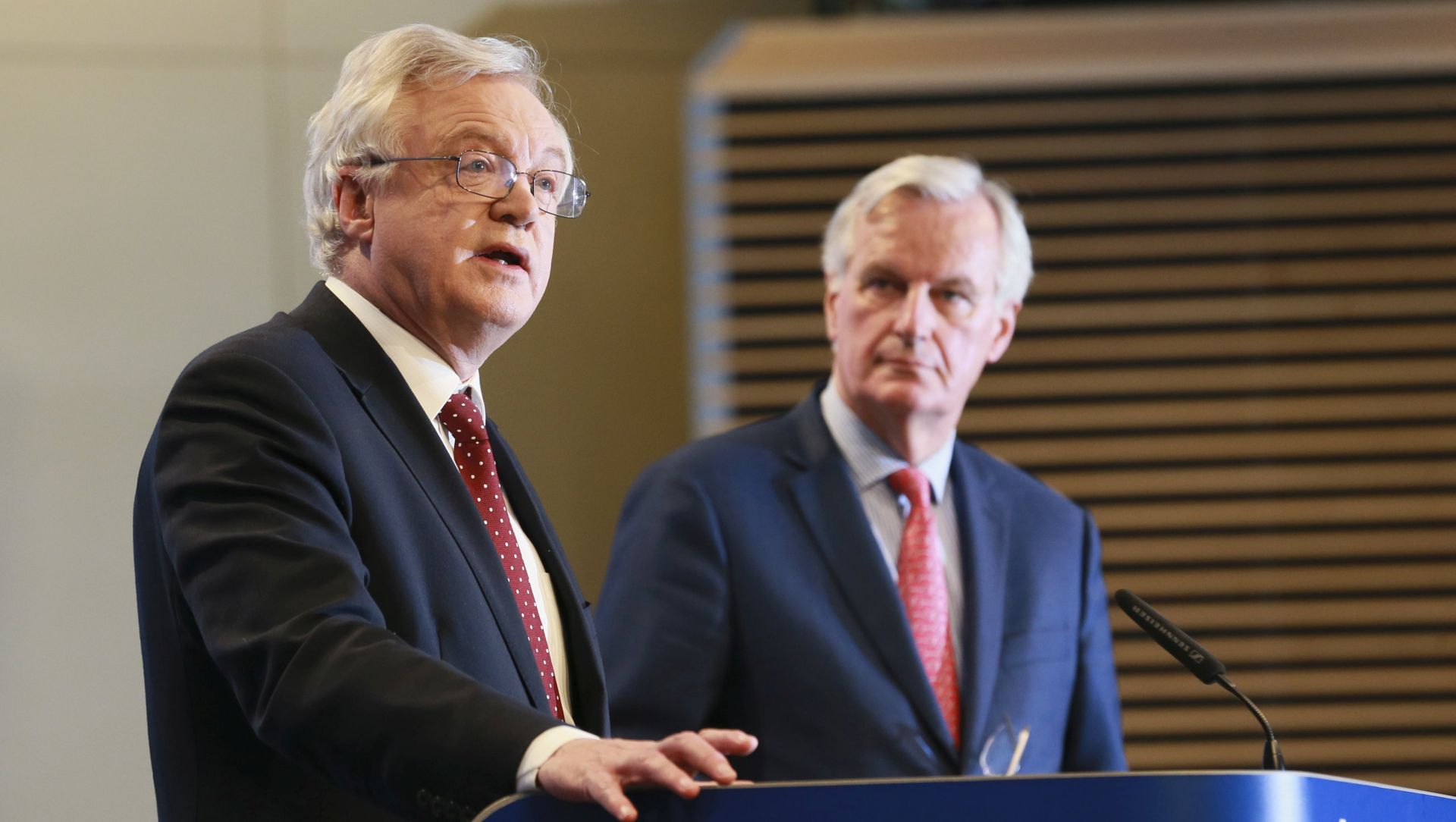 epa06320089 United Kingdom's Secretary of State for Exiting the European Union, David Davis (L) and Michel Barnier (R), the European Chief Negotiator of the Task Force for the Preparation and Conduct of the Negotiations with the United Kingdom under Article 50 ahead give a press briefing at the end of  Sith round of  Negotiation on 'Brexit' talks at the EU Commission, in Brussels, Belgium, 10 November 2017.  EPA/OLIVIER HOSLET