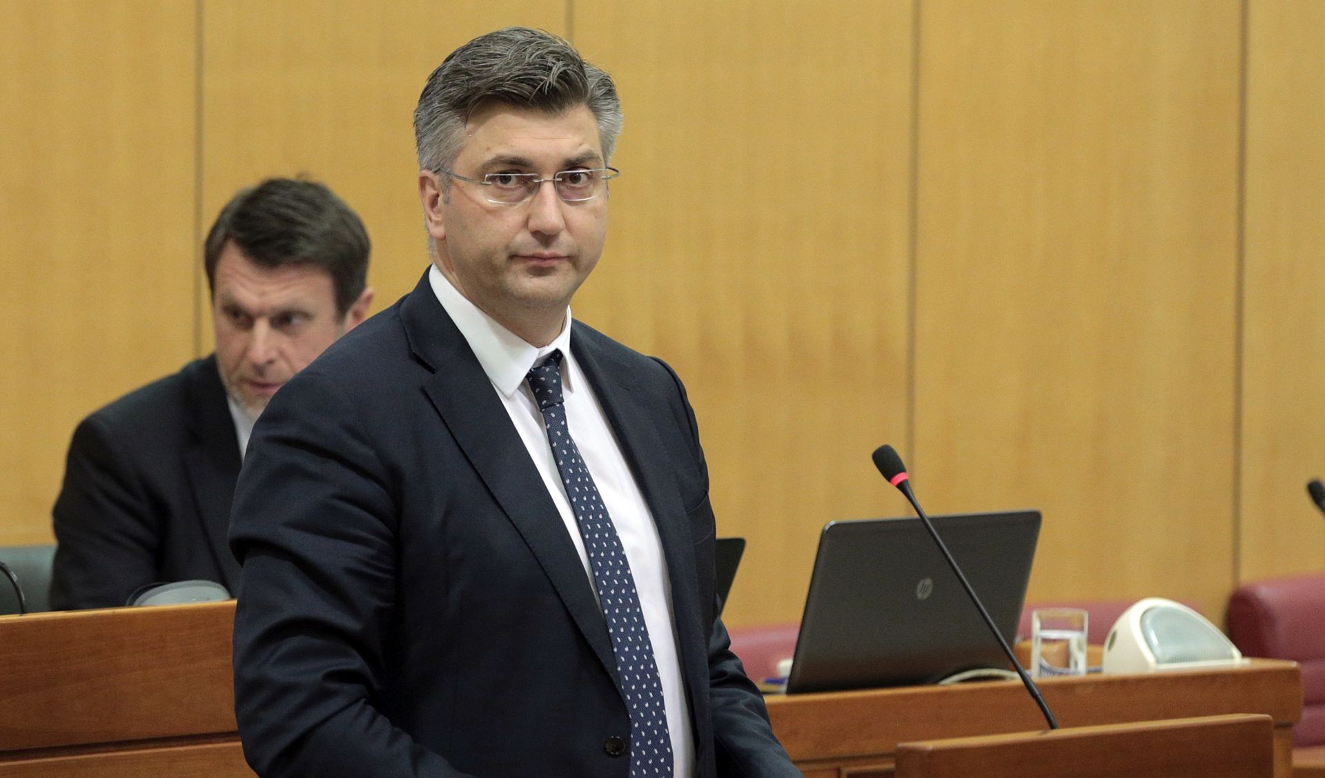 Zagreb, 10.11.2017. -  Sjednica Hrvatskoga sabora nastavlja se raspravom o SDP-ovoj inicijativi za pokretanje pitanja povjerenja Vladi zbog slučaja Agrokor. Na slici premijer Andrej Plenković.
Foto HINA/ Dario GRZELJ/ dag