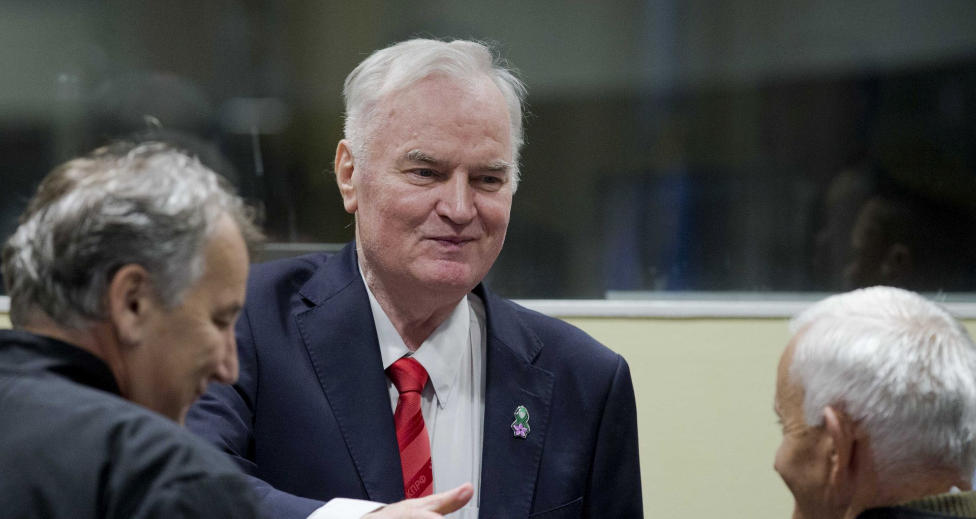 epa06343534 Bosnian Serb military chief Ratko Mladic (C) greets lawyers as he enters the Yugoslav War Crimes Tribunal for the verdict hearing in his genocide trial, in The Hague, Netherlands, 22 November 2017. Mladic's trial is the last major case for the Netherlands-based tribunal for former Yugoslavia, which was set up in 1993 to prosecute those most responsible for the worst carnage in Europe, since World War II.  EPA/PETER DEJONG / POOL