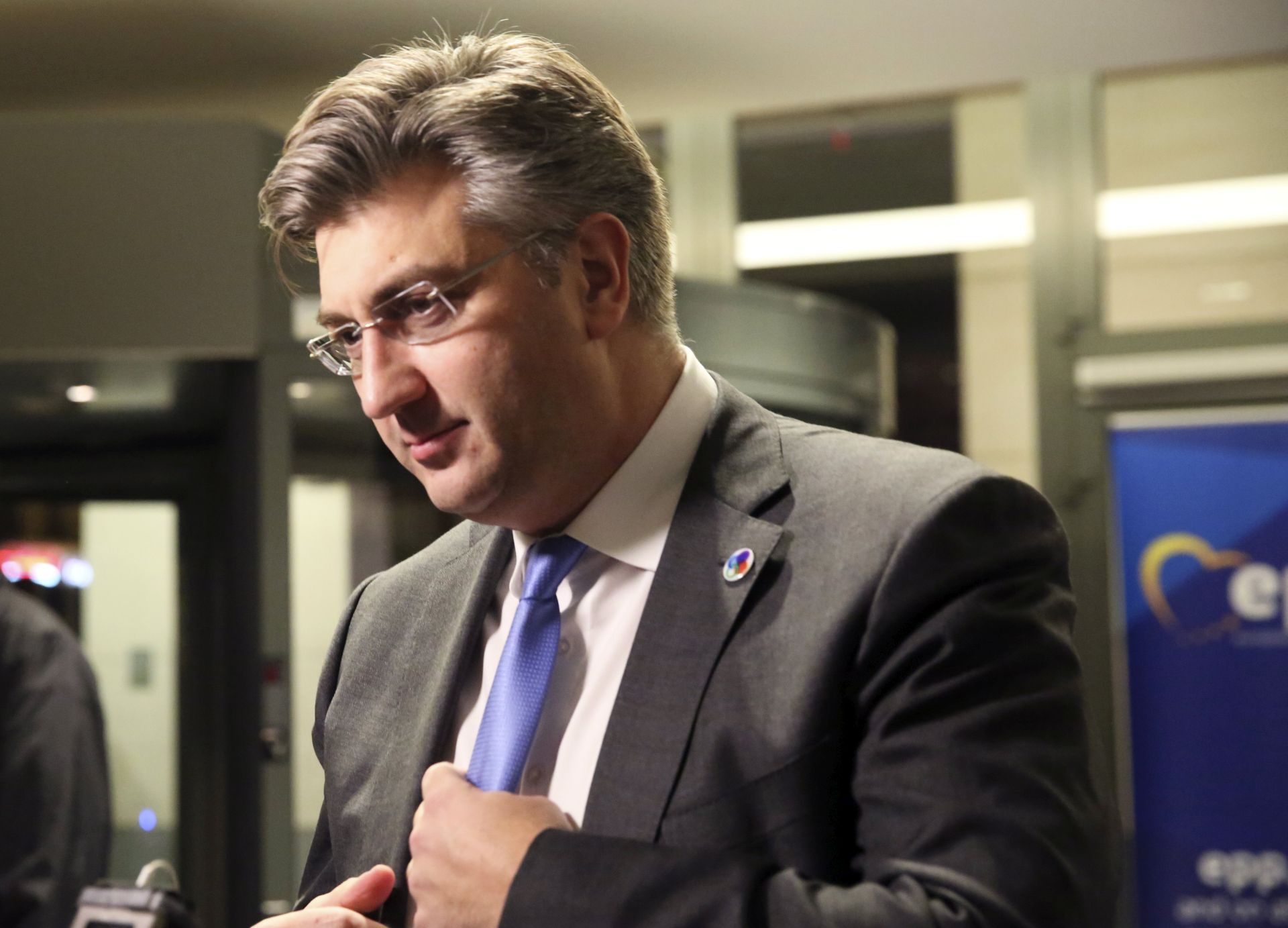 epa06346179 Croatian Prime minister Andrej Plenkovic arrives for a meeting of the European People's Party (EPP) ahead to EU's Eastern Partnership (EaP) Summit in Brussels, Belgium, 23 November 2017. The meeting will include several EPP heads of state and government as well as party leaders from EU Member States and EaP countries.  EPA/TATYANA ZENKOVICH
