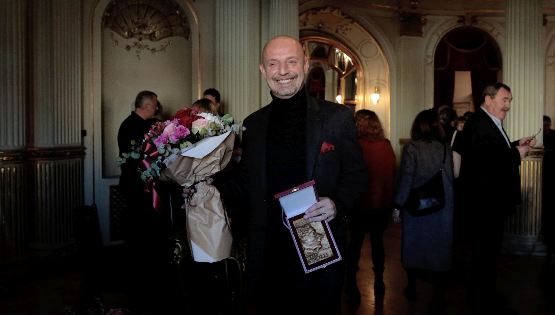 Zagreb, 24.11.2017. - U Hrvatskom narodnom kazalištu dodijeljene su Nagrade Tito Strozzi za sezonu 2016/2017. Na slici dobitnik Goran Grgić.
Foto HINA/ Dario GRZELJ/ dag