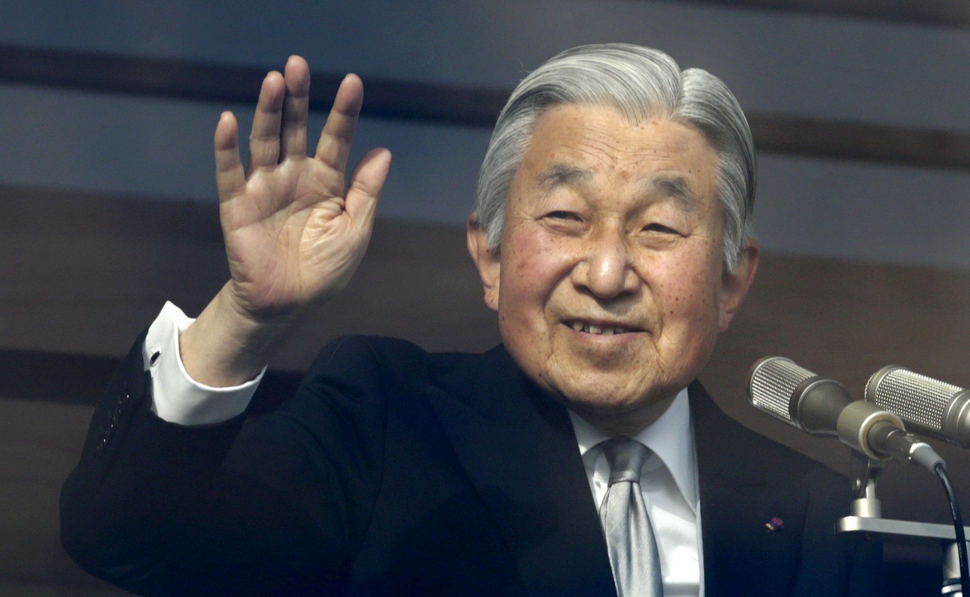 epa06343231 (FILE) - Japan's Emperor Akihito waves to well-wishers celebrating his 83rd birthday at the Imperial Palace in Tokyo, Japan, 23 December 2016 (reissued 22 November 2017). Akihito addressed a speech to the nation in August 2016, expressing fear of his health as Emperor and hinted his wish of abdication. The Japanese government announced on 22 November 2017 that the Imperial Household Council will be held on 01 December 2017 to discuss the date of Emperor Akihito's abdication.  EPA/KIMIMASA MAYAMA