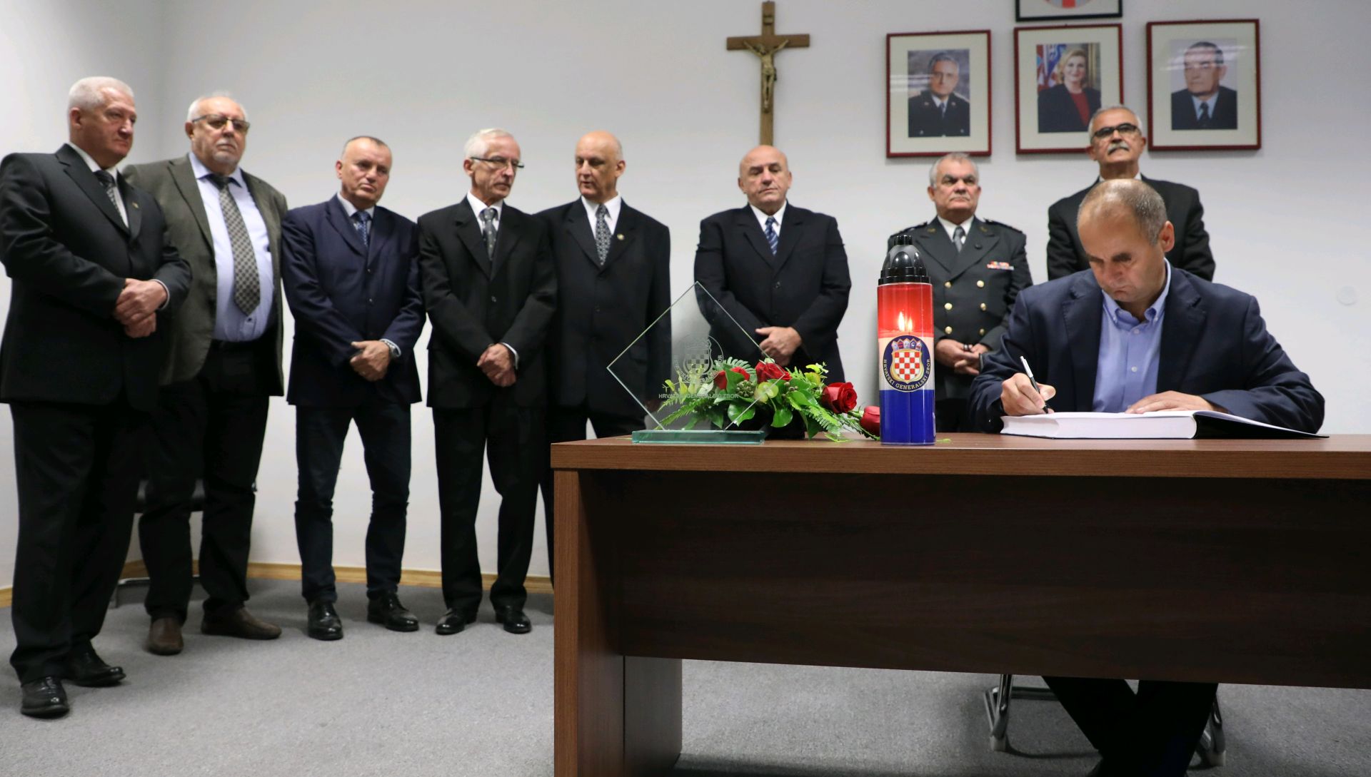 Zagreb, 01.12.2017. - U Hrvatskom generalskom zboru otvorena je Knjiga alosti za generala Slobodana Praljka. Na fotografiji Mirko Norac. foto HINA/ Lana SLIVAR DOMINIÆ/ lsd