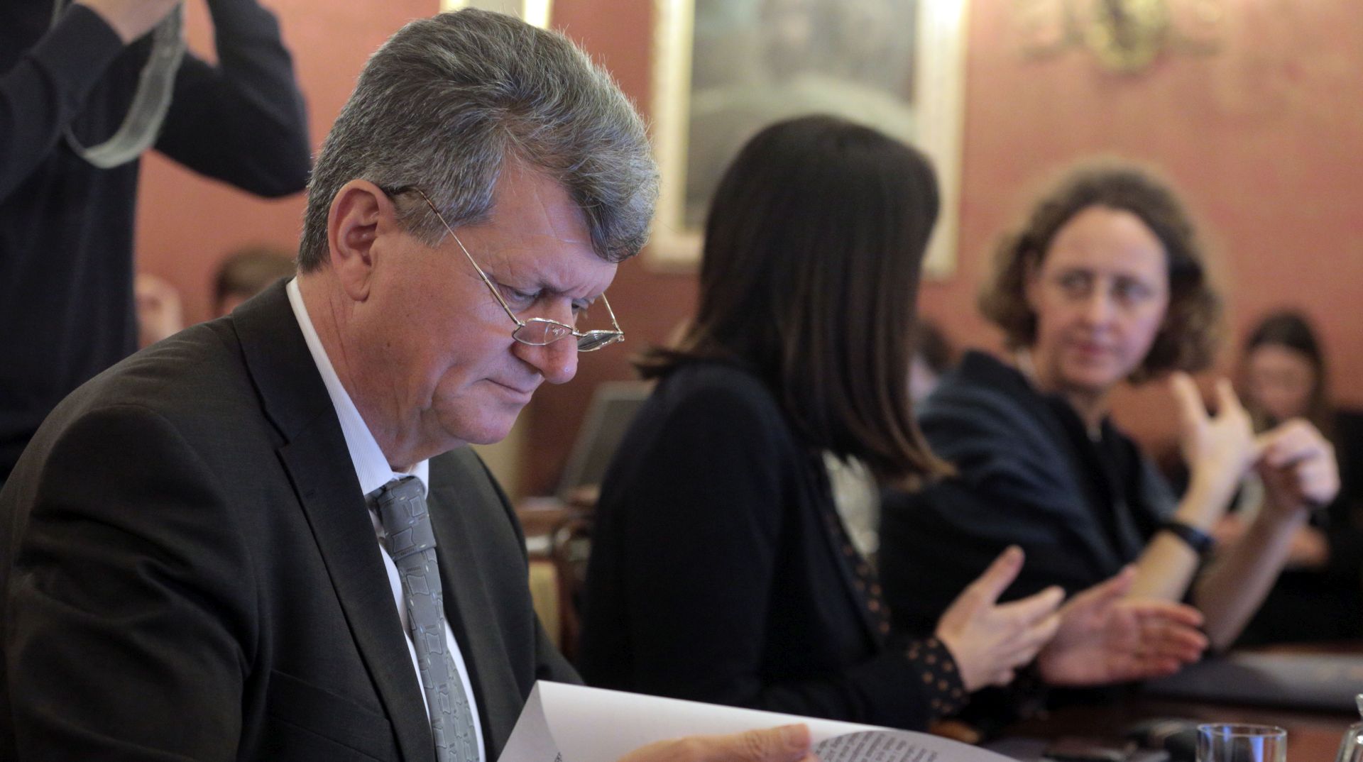 Zagreb, 7.12.2017. - Sjednica Vlade Republike Hrvatske. Na slici ministar Milan Kujundžić.
Foto HINA/ Dario GRZELJ/ dag