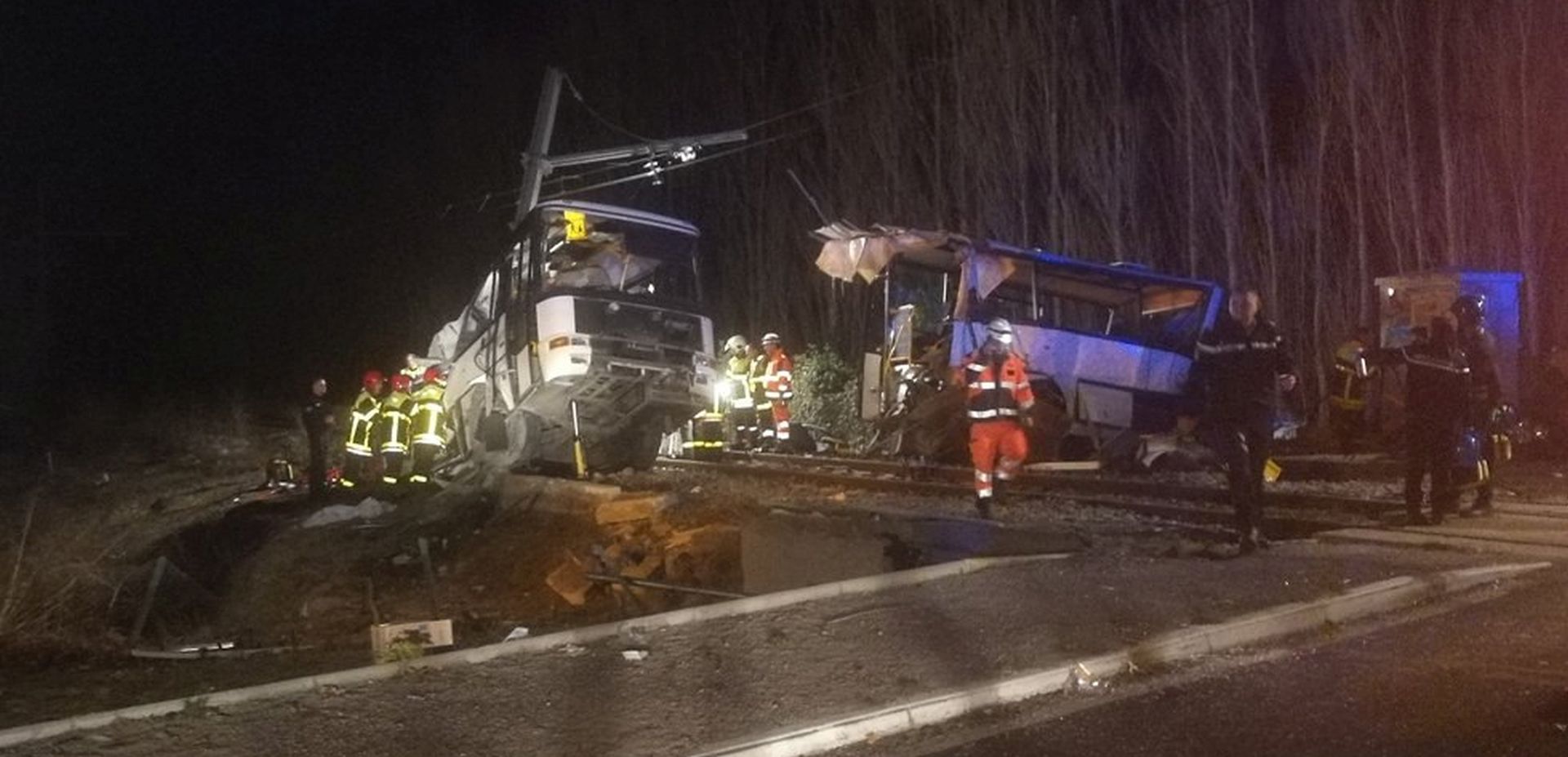 epa06390143 A handout photo made available by France Bleu Roussillon shows Emergency personnel at the crash site of a school bus with a train near Millas and Saint-Feliu-d'Amont, Southern France, 14 December 2017. Four children have been killed and at least 19 people are 'seriously injured' after the school bus was 'cut in two' parts when it was hit by the train.  EPA/Mathieu Ferri / France Bleu Roussillon HANDOUT  HANDOUT EDITORIAL USE ONLY/NO SALES