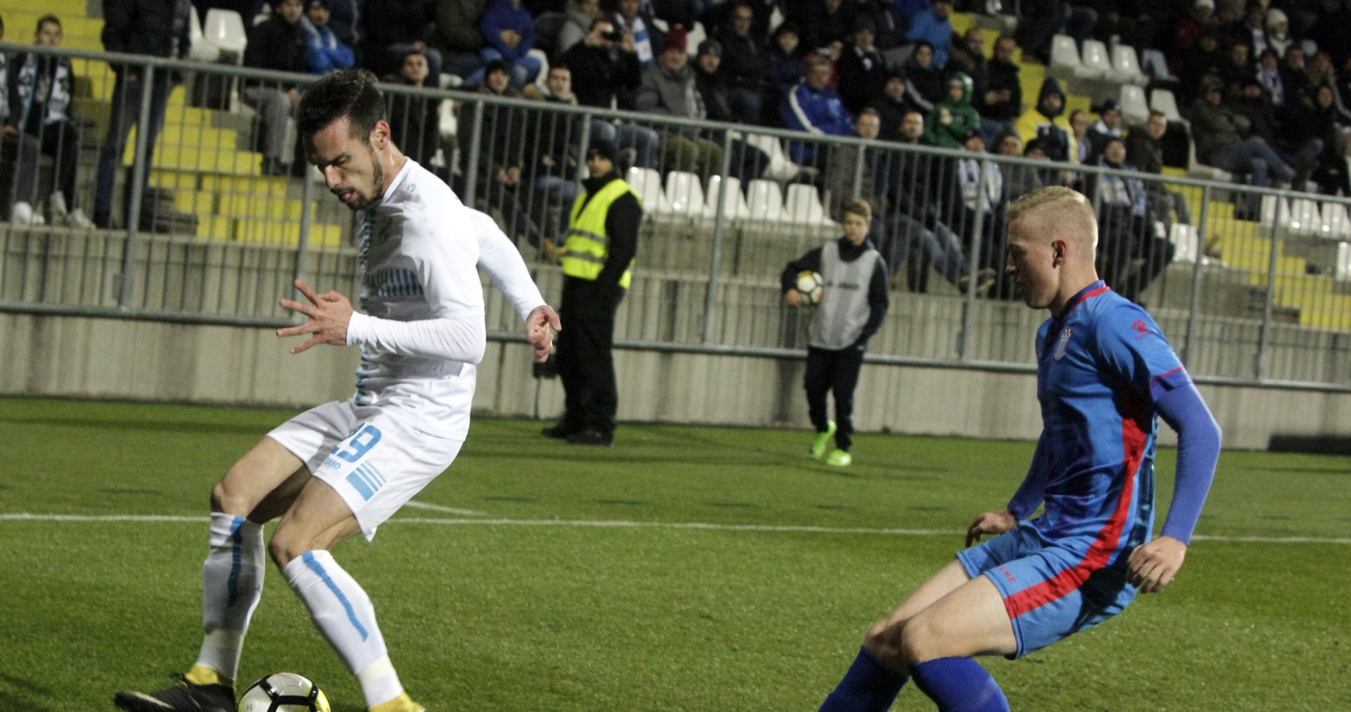Rijeka, 17.12.2017. - U susretu 20. kola Prve HNL u Rijeci su nogometai Rijeke pobijedili Rude s 3-0 (1-0) i zimu æe doèekati kao èetvrti na ljestvici. 
foto HINA/ Miljenko KLEPAC/ ml
