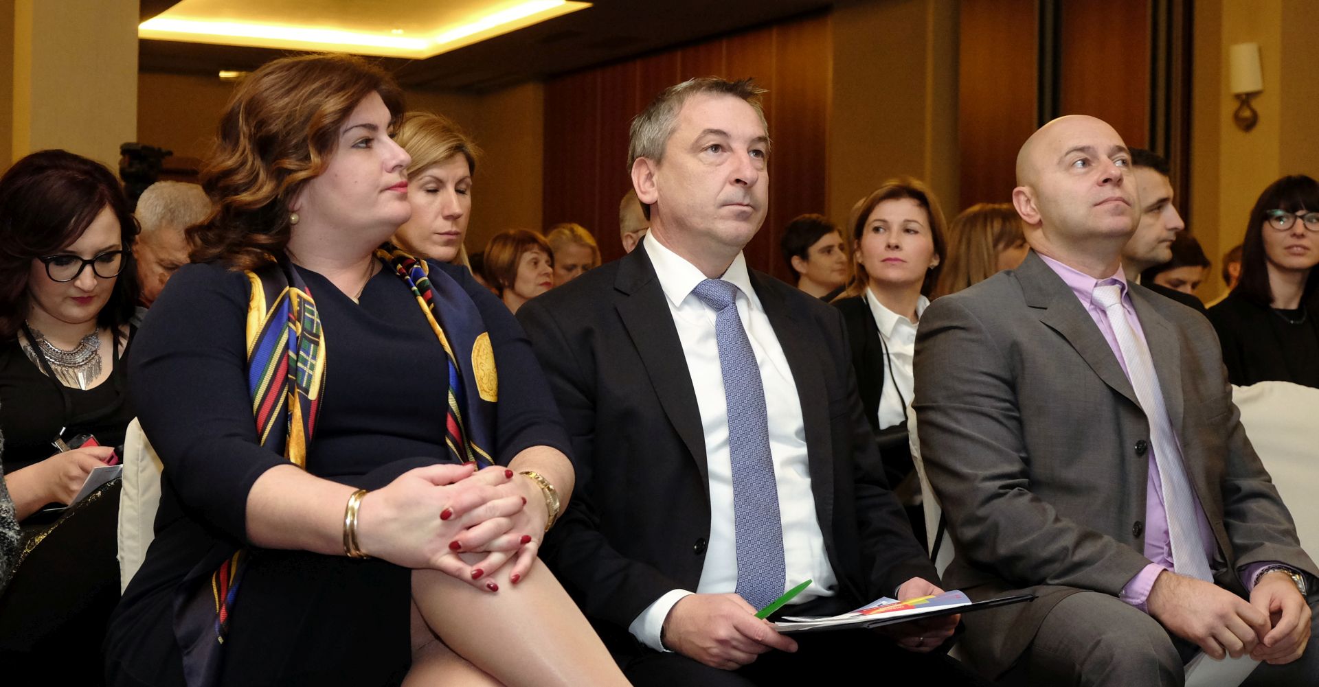 Zagreb, 18.12.2017. - Konferencija za novinare Ministarstva graditeljstva i prostornoga uređenja pod nazivom "Energetska obnova zgrada javnog sektora", čiji je cilj upoznati javnost sa kriterijima i uvjetima koje je potrebno ispuniti kako bi potencijalni prijavitelji mogli energetski obnoviti svoje zgrade.
Na fotografiji Gabrijela Žalac, Predrag Štromar, Dubravko Ponoš.
foto HINA/ Edvard ŠUŠAK/ es