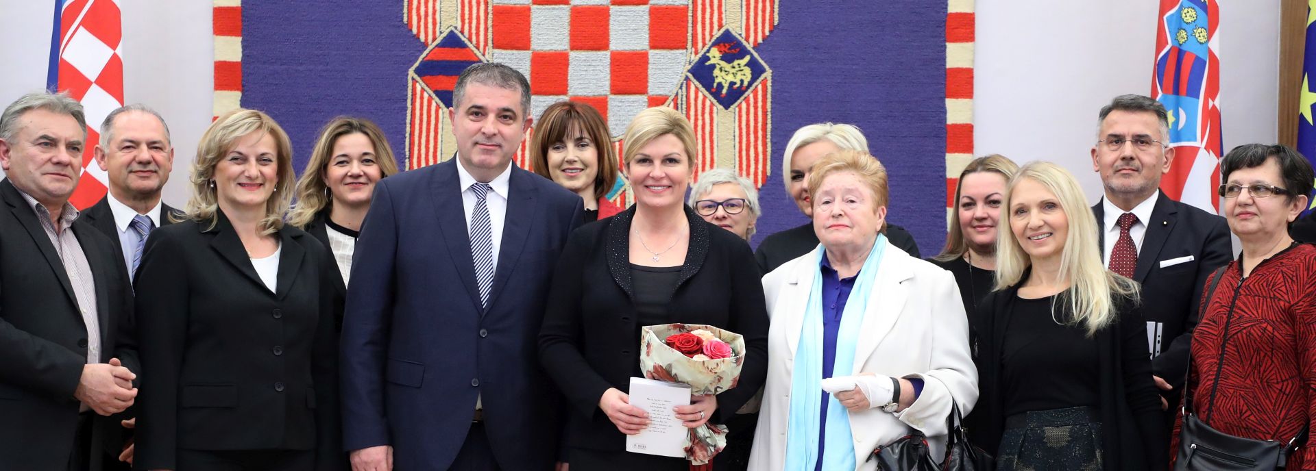 Zagreb, 08.12.2017 - Predsjednica Republike Kolinda Grabar-Kitaroviæ primila je voditelje i predstavnike humanitarnih udruga i puèkih kuhinja koji svojim volonterskim radom pomau siromanima i potrebitima, pogotovo djeci i mladima.
foto HINA/ Damir SENÈAR /ds