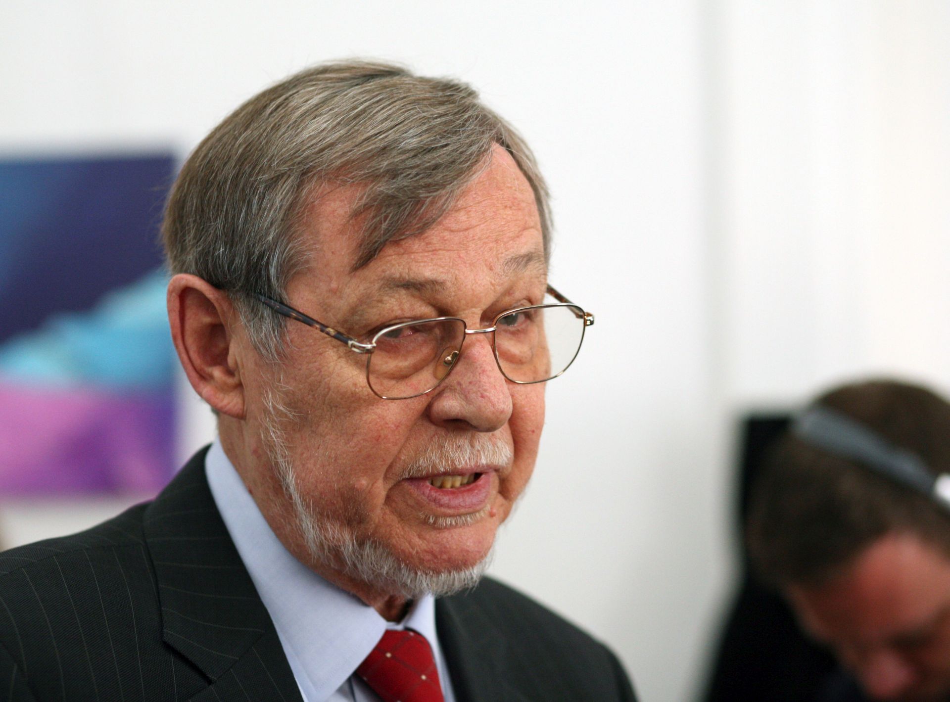 Zagreb, 30.10.2012.- Hrvatski zavod za zapoljavanje, puèki pravobranitelj i Ured za ljudska prava i prava nacionalnih manjina Vlade RH organizirali su u Europskom domu konferenciju za novinare povodom nacionalne kampanje "Jednaki u razlièitosti". Na slici puèki pravobranitelj Jurica Malèiæ tijekom konferencije.
foto FaH/ Dario GRZELJ/ ua