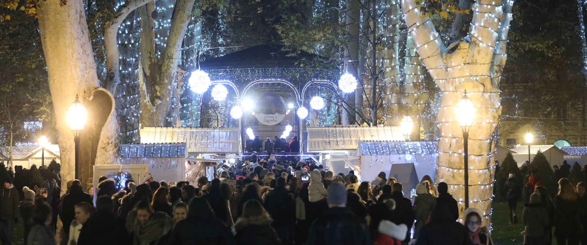 Zagreb, 02.12.2017. - Paljenje lampica i otvorenje Adventa na Zrinjevcu. foto HINA/ Lana SLIVAR DOMINIÆ/ lsd