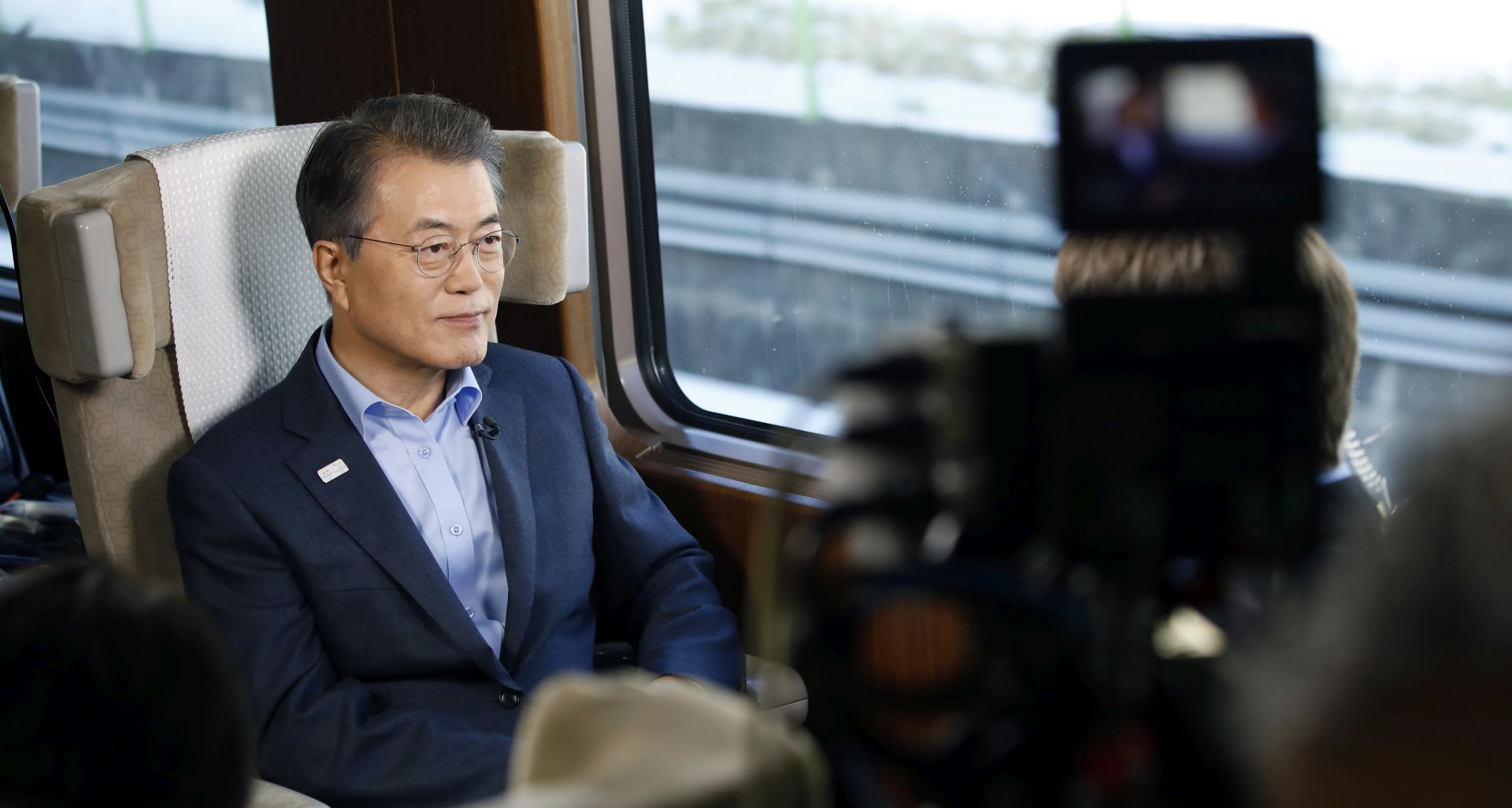 epa06399408 A handout photo made available by Cheong Wa Dae (South Korean President's Office) shows South Korean President Moon Jae-in holding an interview with US broadcaster NBC aboard a KTX train headed to Seoul, South Korea, 19 December 2017. Moon said South Korea and the United States may consider postponing their military drill to induce North Korea to attend the 2018 PyeongChang Winter Olympics opening in February.  EPA/CHEONG WA DAE / HANDOUT SOUTH KOREA OUT HANDOUT EDITORIAL USE ONLY/NO SALES