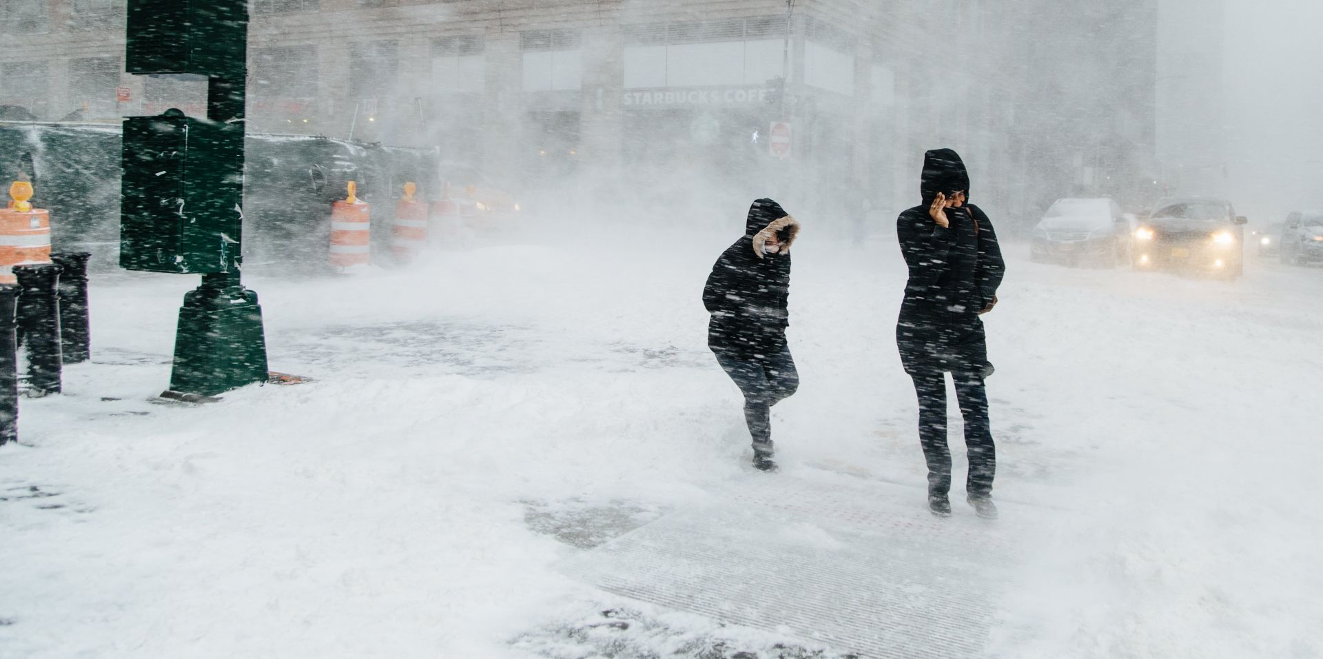 epa06416947 People walk in the street in New York, New York, USA, 04 January 2018. A Nor'easter snow storm is expected to bring up to 8 inches (20 cm) of snow in the New York area.  EPA/ALBA VIGARAY