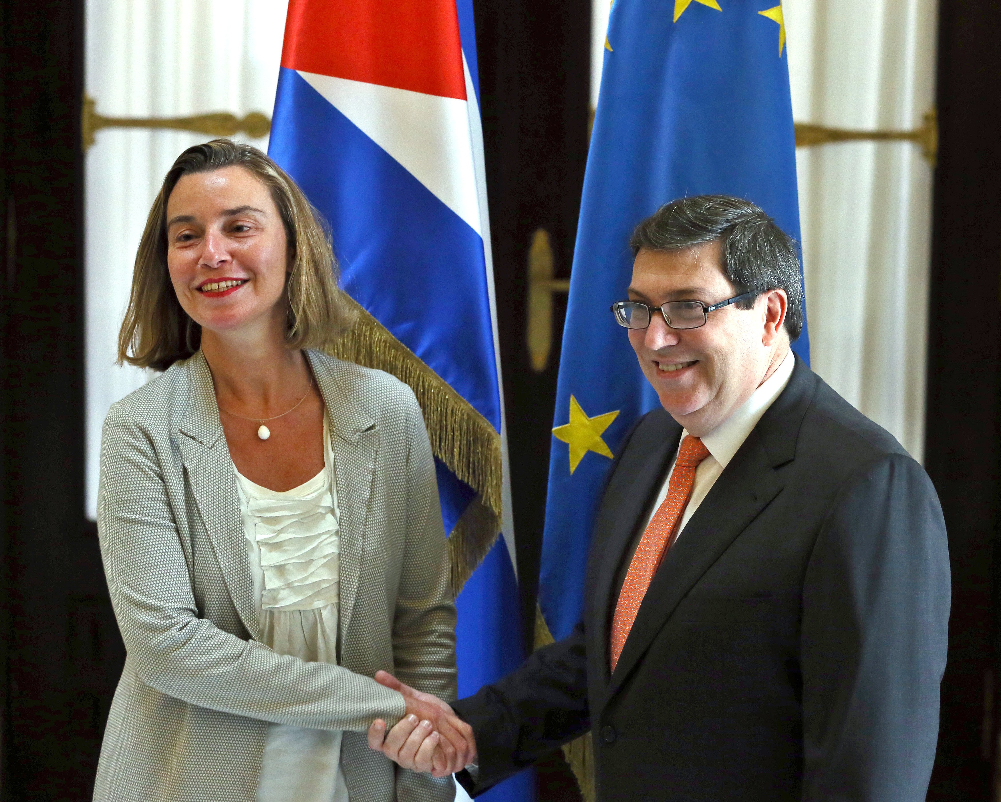 epa06416991 Head of European Union (EU) diplomacy, Federica Mogherini (L), meets with Cuban Foreign Minister Bruno Rodriguez (R), in Havana, Cuba, 04 January 2018, during her second day of official visit to the island.  EPA/Alejandro Ernesto / POOL