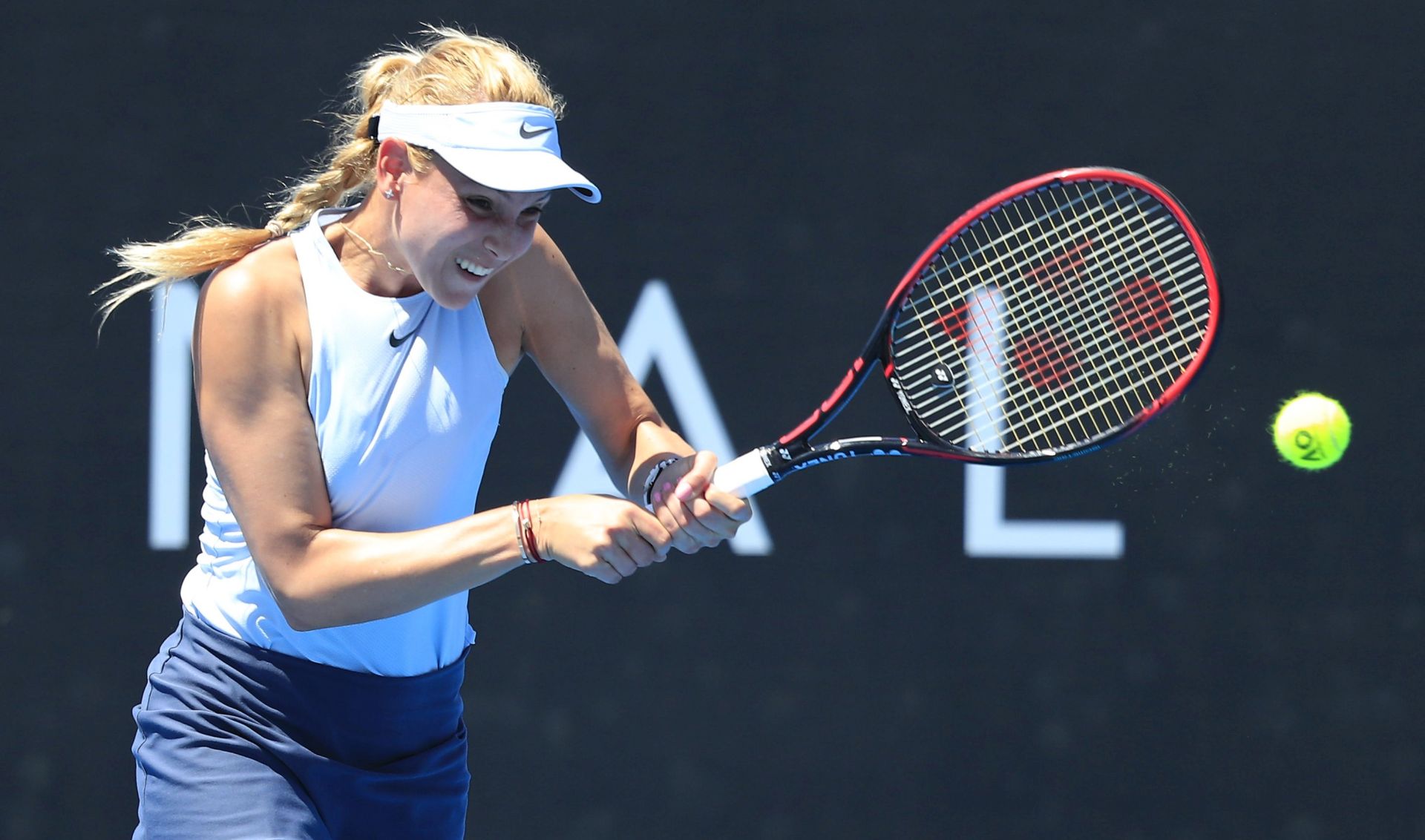 epa06430004 Donna Vekic of Croatia returns to Heather Watson of Britain during their quarter-final match at the Hobart International Tennis Tournament at the Domain Tennis Centre in Hobart, Australia, 11 January 2018.  EPA/ROB BLAKERS AUSTRALIA AND NEW ZEALAND OUT