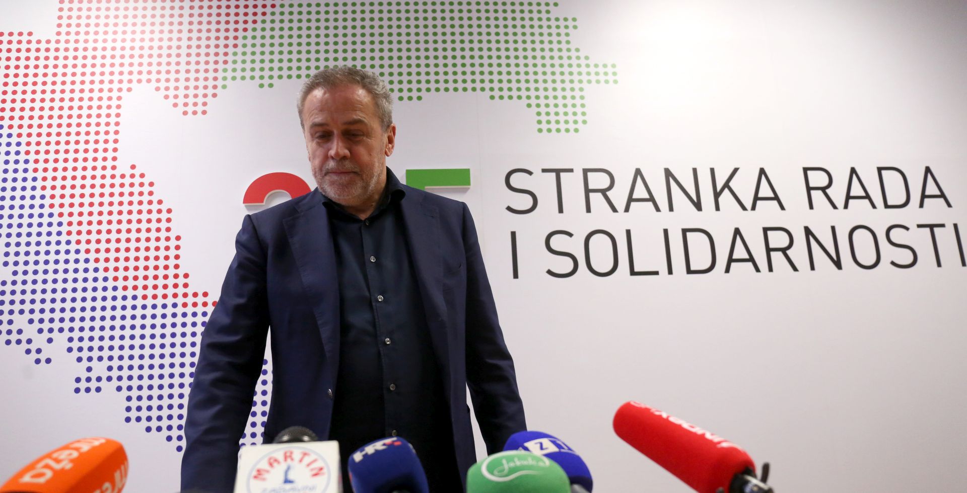 Zagreb, 11.01.2018 - Konferencija za medije Stranke rada i solidarnosti na temu "Vjerouèitelj Bagariæ ukrao je Boiæ, ministrica Divjak kolske praznike". Na fotografiji Milan Bandiæ. foto HINA/ Daniel KASAP/ dk