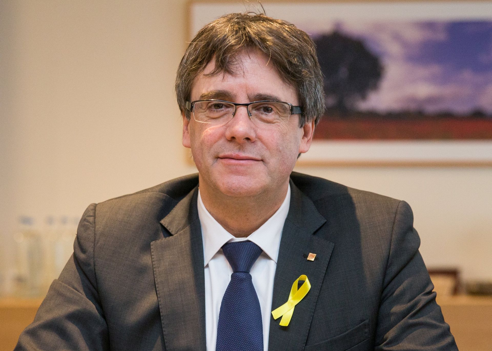 epa06433136 Ousted Catalan leader Carles Puigdemont attends a working session with Catalonian delegates in Brussels, Belgium, 12 January 2018.  EPA/STEPHANIE LECOCQ