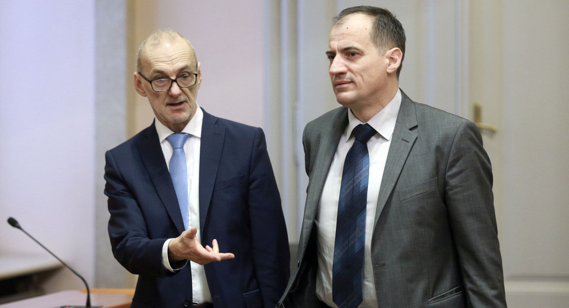 Zagreb, 18.1.2018 - Nastavak 7. sjednice Hrvatskog sabora. Na slici Robert Podolnjak i Slaven Dobrović.
Foto HINA/ Dario GRZELJ/ dag