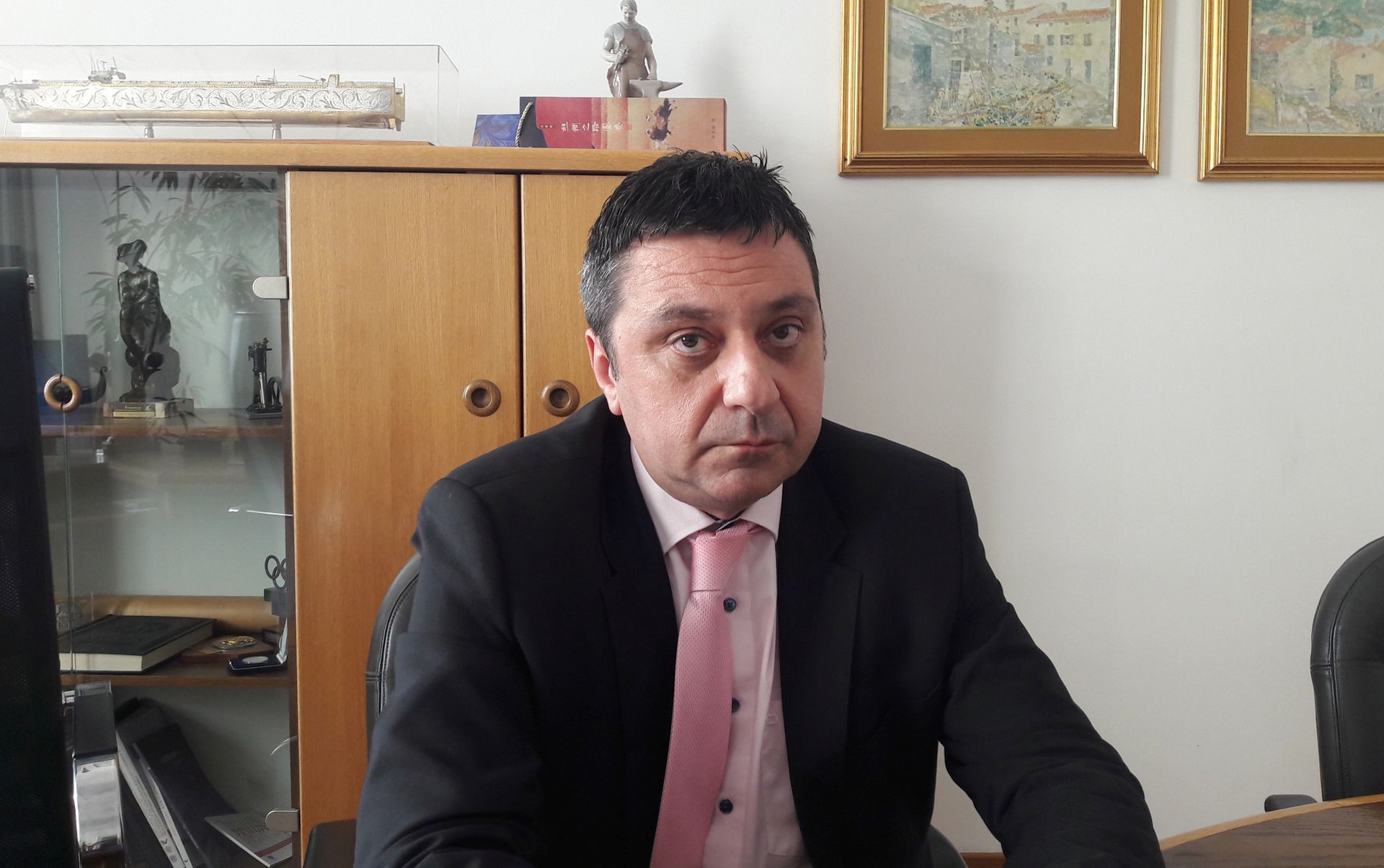 Pula, 18.01.2018 - Predsjednik Uprave Uljanika Gianni Rossanda rekao je u èetvrtak za Hinu da jo nisu dobili odobrenje Europske komisije za dravno jamstvo za zaduenje od 96 milijuna eura radi provedbe sanacije i financijske konsolidacije, no vjeruje da æe ga dobiti jer ispunjavaju sve norme, a nakon toga trebat æe im tri radna dana za isplatu plaæa radnicima. 
foto HINA/ Daniel SPONZA/ ik