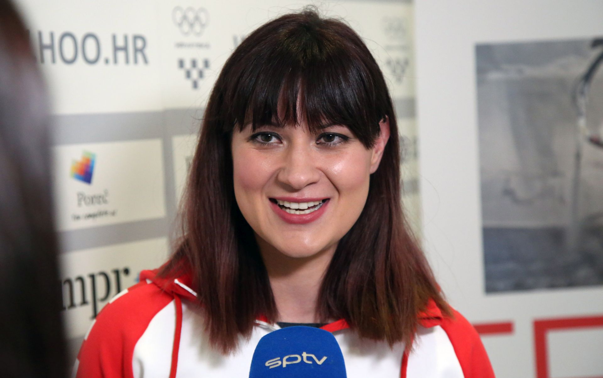 Zagreb, 19.01.2018 - Potpisivanje sponzorskog ugovora izmeðu Hrvatskog olimpijskog odbora (HOO) i graðevinske tvrtke STRABAG kojem je nazoèila i prva hrvatska sanjkaka olimpijka Daria Obratov (na fotografiji). foto HINA /Zvonimir KUHTIÆ/ zk