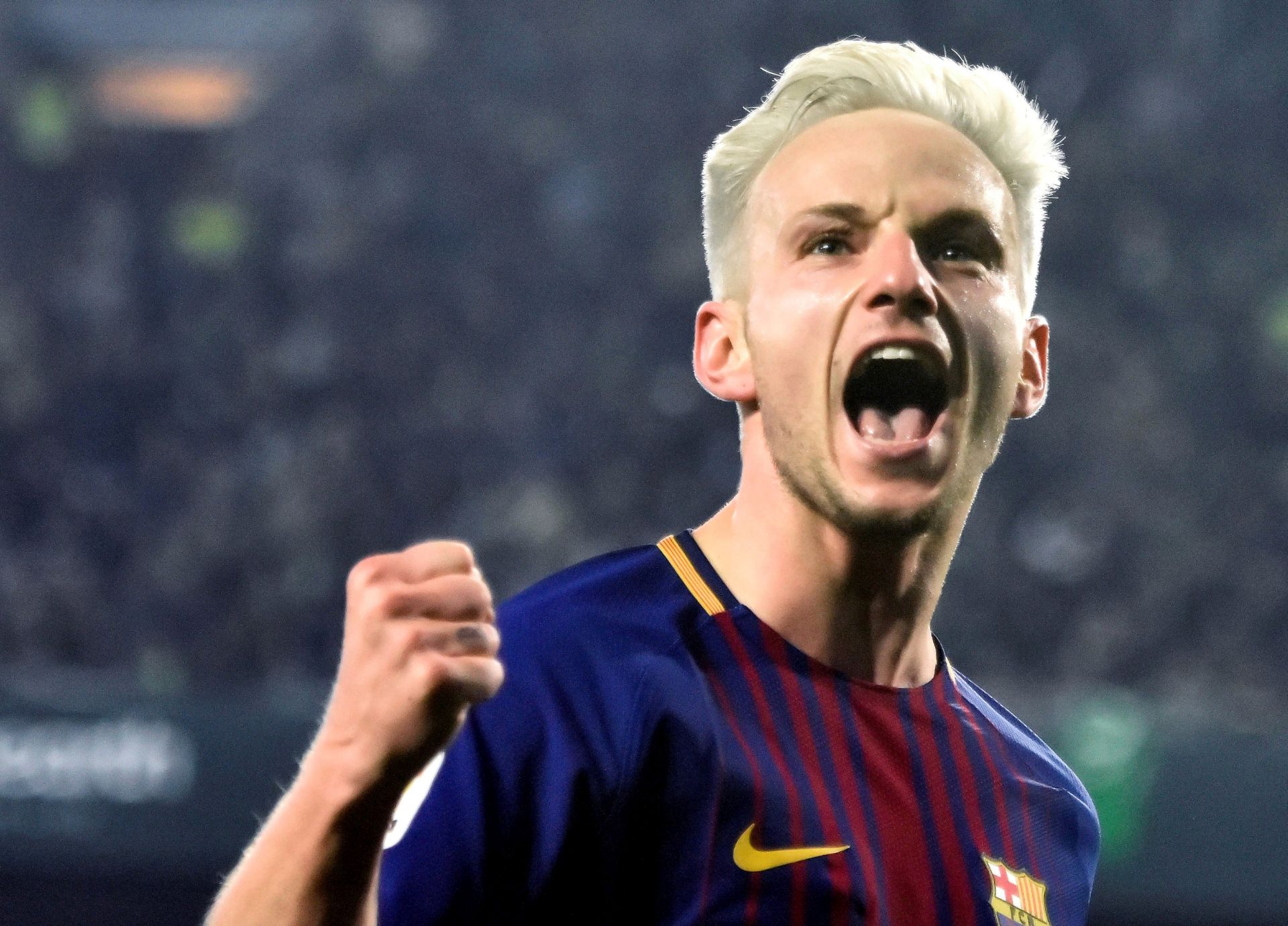 epa06462247 FC Barcelona's Croatian attacking midfielder Ivan Rakitic celebrates after scoring a goal during a Spanish league La Liga soccer match between Real Betis and FC Barcelona at Benito Villamarin stadium in Sevilla, southern Spain, 21 January 2018.  EPA/Raul Caro
