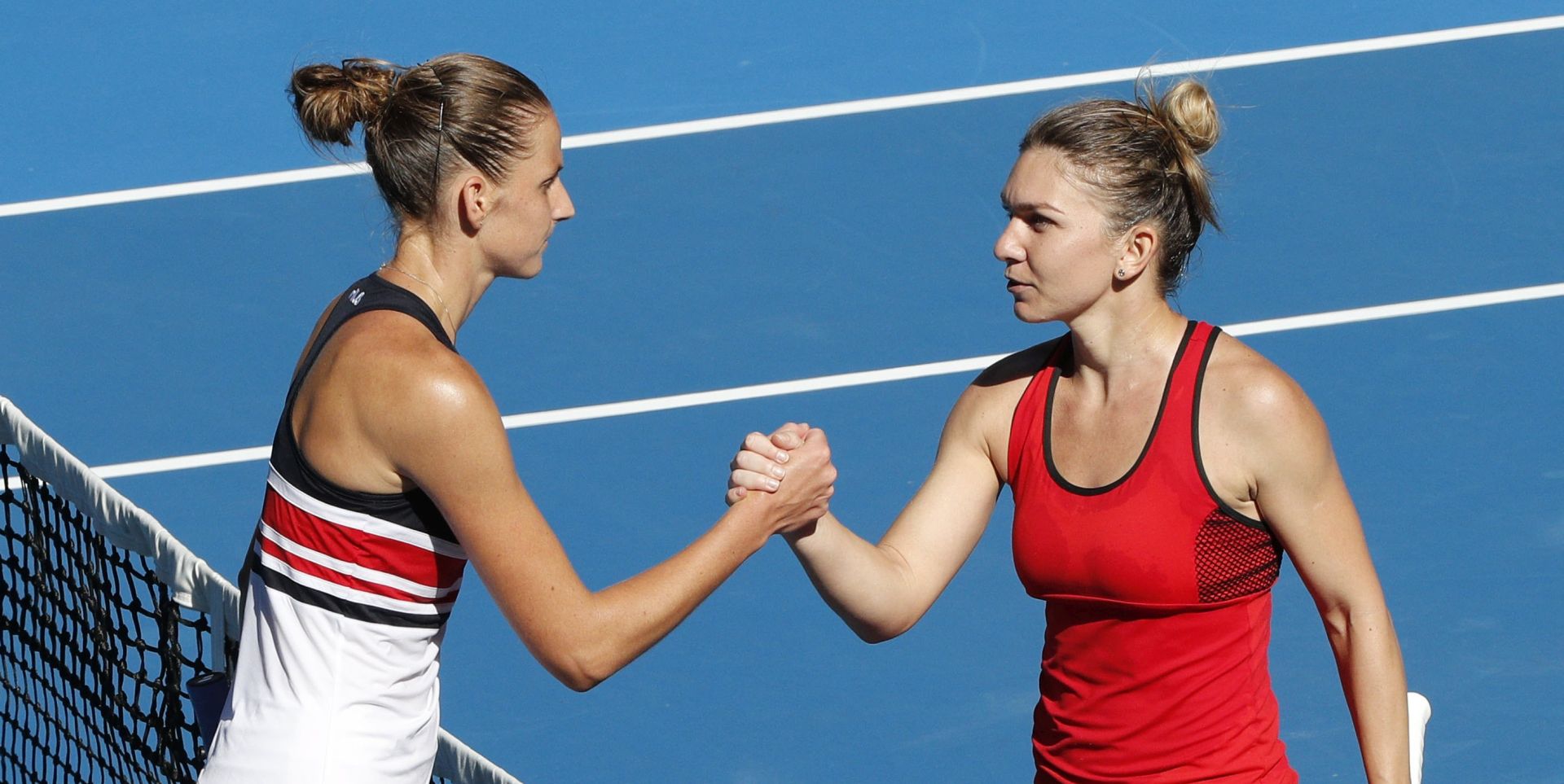 epa06469483 Simona Halep of Romania (R) and Karolina Pliskova of the Czech Republic (L) greet each other at the net after their quarter final match at the Australian Open Grand Slam tennis tournament in Melbourne, Australia, 24 January 2018. Halep won the match.  EPA/NARENDRA SHRESTHA