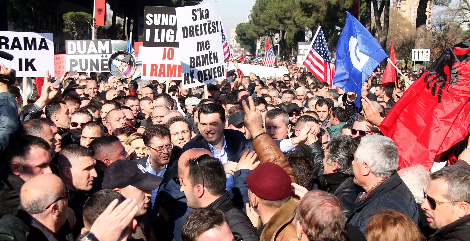 epa06478525 Lulzim Basha (C), leader of Albanian opposition Democratic Party addresses protesters during an anti-government rally in front of the government building in Tirana, Albania, 27 January 2018. The protest, called by the Albanian opposition was to protest against the present administration's.  EPA/MALTON DIBRA