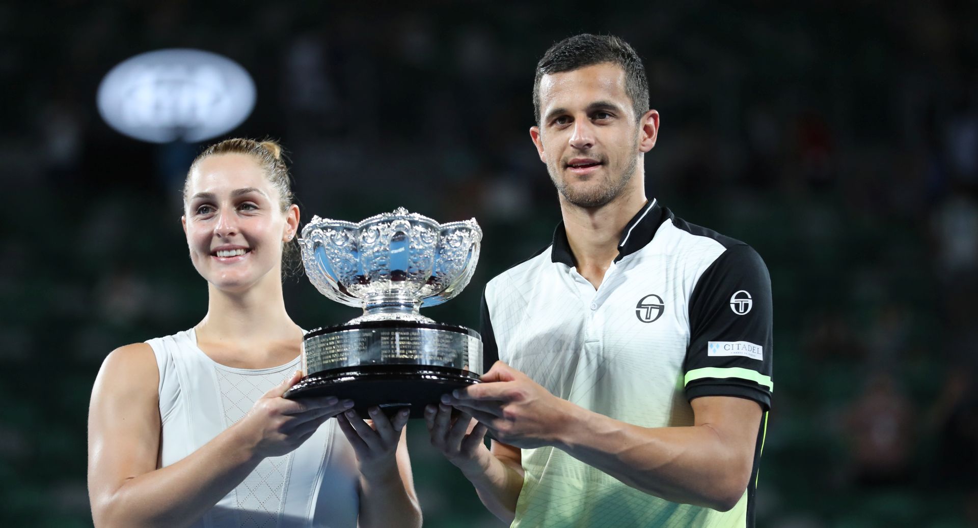 epa06479902 Gabriela Dabrowski (L) of Canada and Mate Pavic (R) of Croatia pose with their trophy after winning their mixed doubles final match against Timea Babos of Hungary and Rohan Bopanna of India at the Australian Open Grand Slam tennis tournament in Melbourne, Australia, 28 January 2018.  EPA/MAST IRHAM