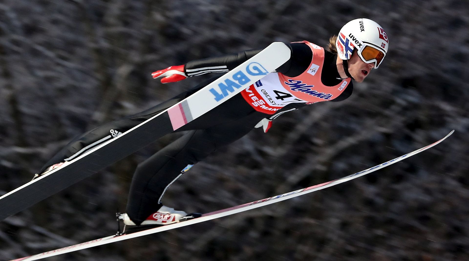 epa06454628 Daniel Andre Tande of Norway is airborne during the second round of the individual competition for the FIS Ski Flying World Championships in Oberstdorf, Germany, 19 January 2018.  EPA/GRZEGORZ MOMOT POLAND OUT