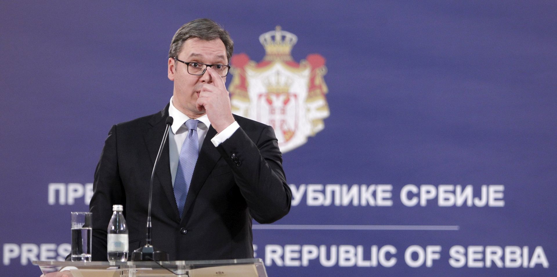 epa06443401 Serbian President Aleksandar Vucic gestures during the press conference following the assassination of Oliver Ivanovic in Belgrade, Serbia, 16 January 2018. The former State Secretary for Kosovo and Metohija and a subject of a controversial war crimes trial and retrial, was shot dead in Mitrovica, Kosovo, 16 January 2018.  EPA/ANDREJ CUKIC