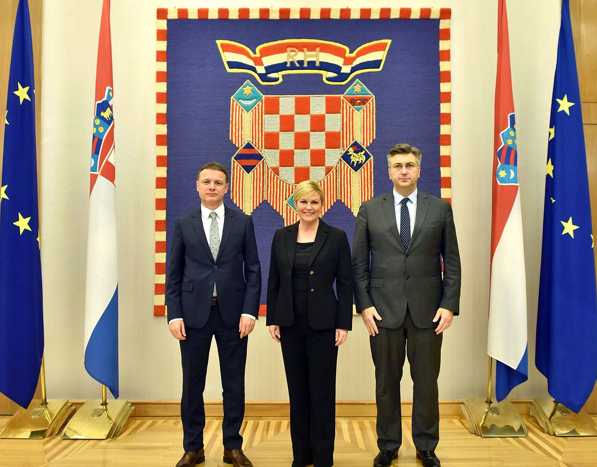 Zagreb, 1.2.2018. - Na Pantovèaku je u tijeku redoviti sastanak dravnoga vrha - predsjednice Republike Hrvatske Kolinde Grabar-Kitaroviæ, predsjednika Vlade Andreja Plenkoviæa i predsjednika Hrvatskoga sabora Gordana Jandrokoviæa. Na fotografiji Gordan Jandrokoviæ, Kolinda Grabar-Kitaroviæ, Andrej Plenkoviæ.
foto HINA/ Ured Predsjednice/ ml