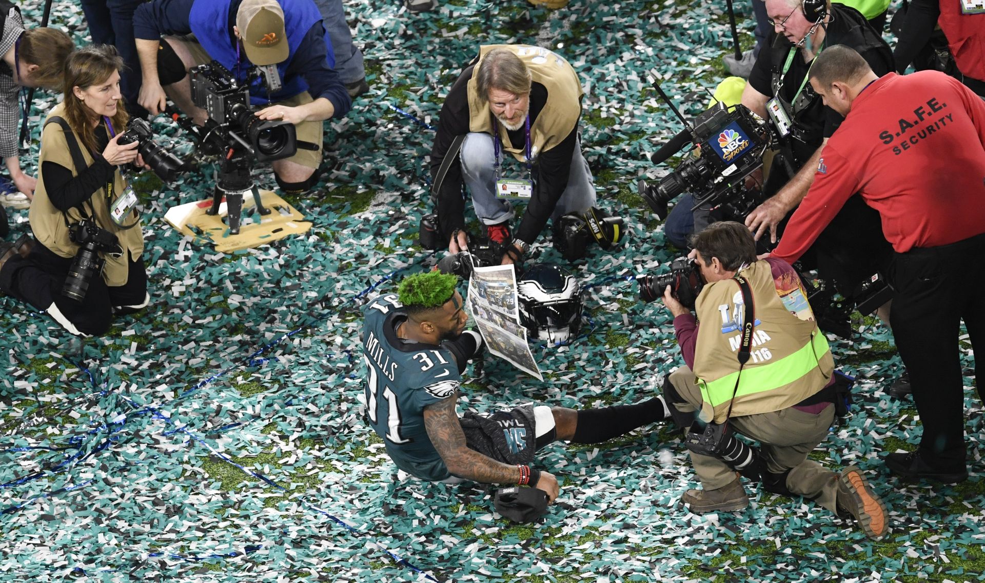 epa06497372 Philadelphia Eagles cornerback Jalen Mills celebrates winning Super Bowl LII at US Bank Stadium in Minneapolis, Minnesota, USA, on 04 February 2018. The NFC Champions Philadelphia Eagles play the AFC Champions New England Patriots in the National Football League's annual championship game.  EPA/CRAIG LASSIG