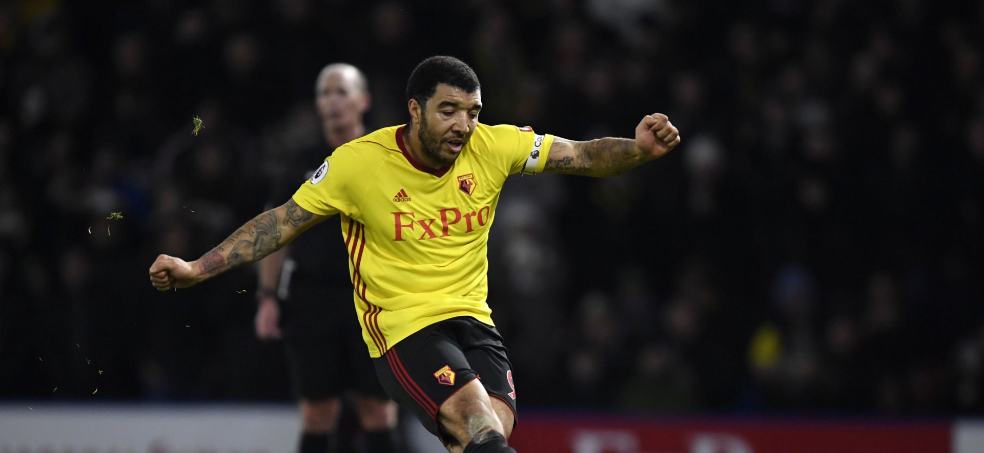 epa06498849 Watford's Troy Deeney scores a penalty against Chelsea during the English Premier League soccer game between Watford and Chelsea at Vicarage Road Stadium in north London, Britain, 05 February 2018.  EPA/WILL OLIVER EDITORIAL USE ONLY. No use with unauthorized audio, video, data, fixture lists, club/league logos or 'live' services. Online in-match use limited to 75 images, no video emulation. No use in betting, games or single club/league/player publications.