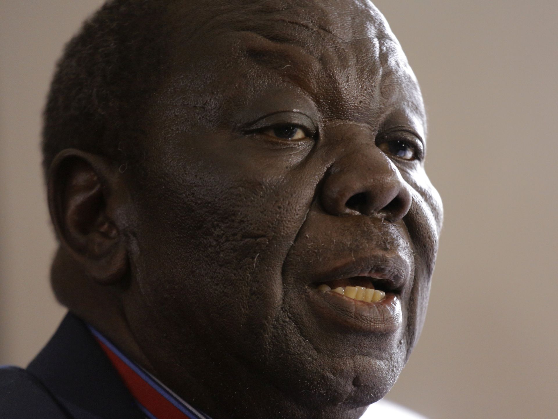 epa06500711 (FILE) - Morgan Tsvangirai, leader of the MDC (Movement for Democratic Change) addresses the media during a press conference, Harare, 16 November 2017, (reissued 06 February 2018). Media reports state on 06 February 2018 that Morgan Tsvangirai is critically ill in a South African hospital. 65-year-old former prime minister is being treated for colon cancer.  EPA/KIM LUDBROOK *** Local Caption *** 53900782