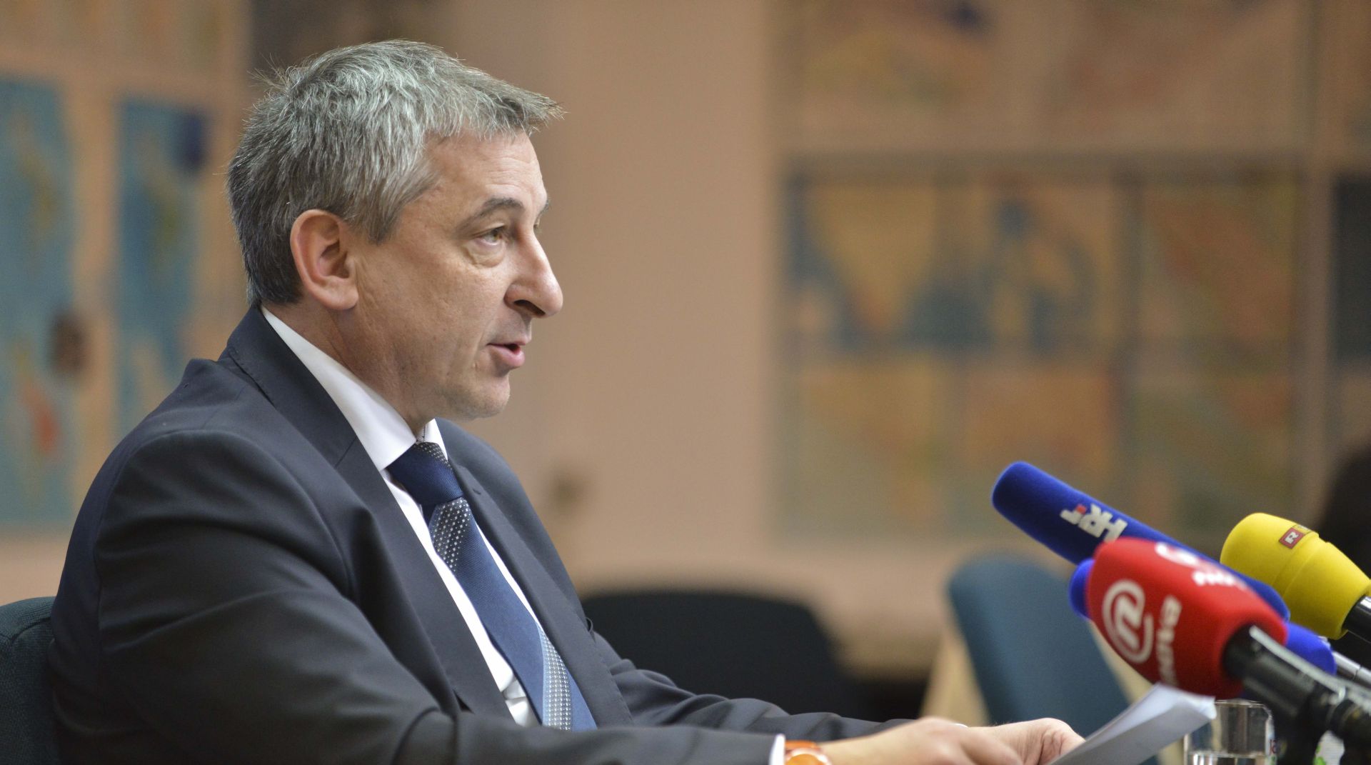 Zagreb, 07.02.2018 - Konferencija za novinare potpredsjednika Vlade, ministra graditeljstva i prostornoga uređenja Predraga Štromara zbog iznimnoga interesa prijavitelja za Poziv na dostavu projektnih prijedloga "Energetska obnova i korištenje obnovljivih izvora energije u zgradama javnog sektora" .Na fotografiji Predrag Štromar.
foto HINA/ Admir BULJUBAŠIĆ/ abu