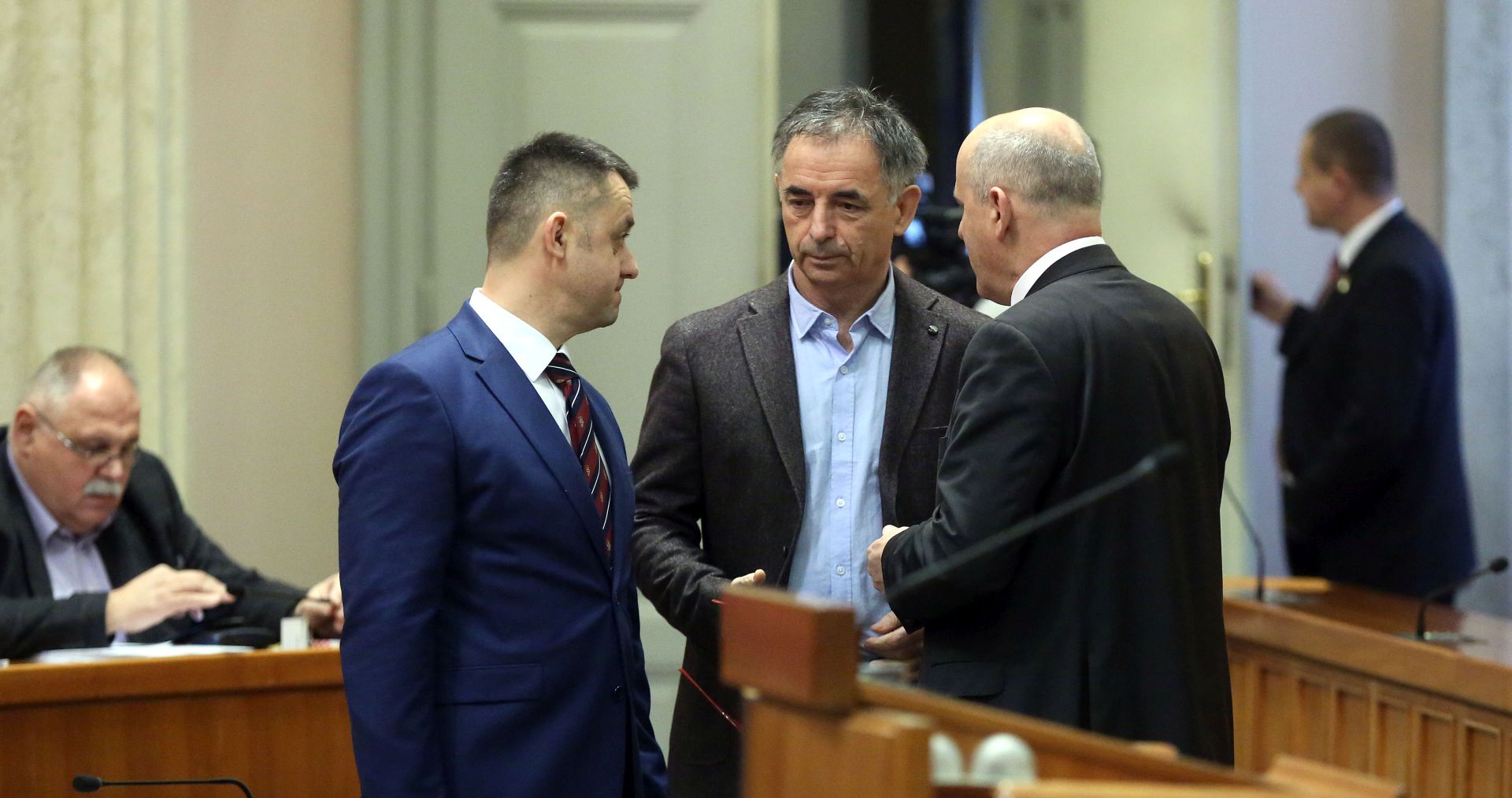 Zagreb, 09.02.2018 - Nastavak 7. sjednice Hrvatskoga sabora. Na fotografiji Igor Dragovan, Milorad Pupovac, Branko Baèiæ.
foto HINA/ Denis CERIÆ /dc