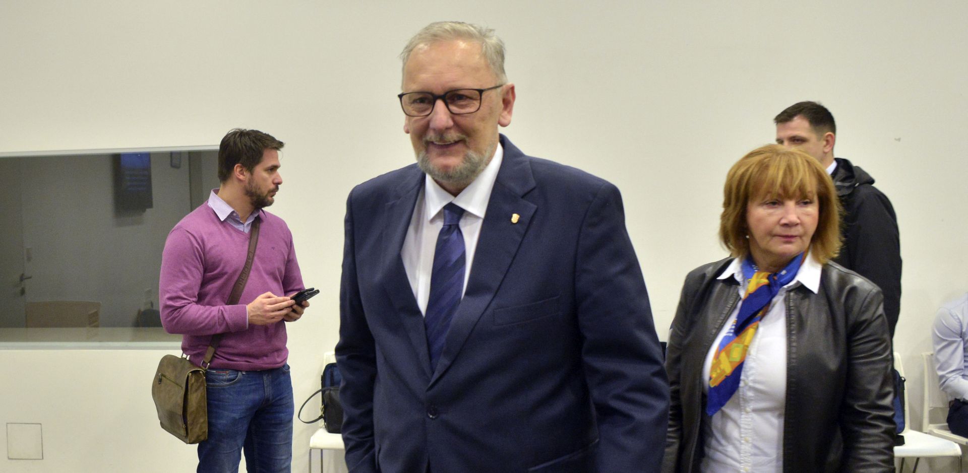 Zagreb, 09.02.2018 - Završna konferencija projekta "Razminiranje područja uz granicu s Bosnom i Hercegovinom u Ličko-senjskoj županiji", financiranog sredstvima Europske unije u okviru Prijelaznog instrumenta, te projekta "Razminiranje socio-ekonomske infrastrukture u Ličko-senjskoj, Sisačko-moslavačkoj i Zadarskoj županiji", financiranog u okviru programa IPA komponenta I – Pomoć u tranziciji i jačanje institucija za 2013. godinu.Na fotografiji Davor Božinović, Đurđa Adlešić.
foto HINA/ Admir BULJUBAŠIĆ/ abu