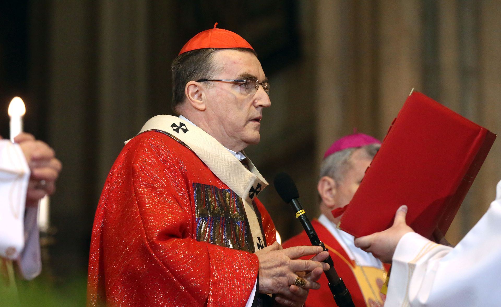 Zagreb, 10.02.2018 - Zagrebaèki nadbiskup kardinal Josip Bozaniæ predvodio je na Stepinèevo sveèano euharistijsko slavlje u Zagrebaèkoj katedrali. Euharistijskim slavljem zakljuèeno je i posljednje zasjedanje Druge sinode Zagrebaèke nadbiskupije. Na fotografiji zagrebaèki nadbiskup kardinal Josip Bozaniæ.
foto HINA/ Denis CERIÆ /dc