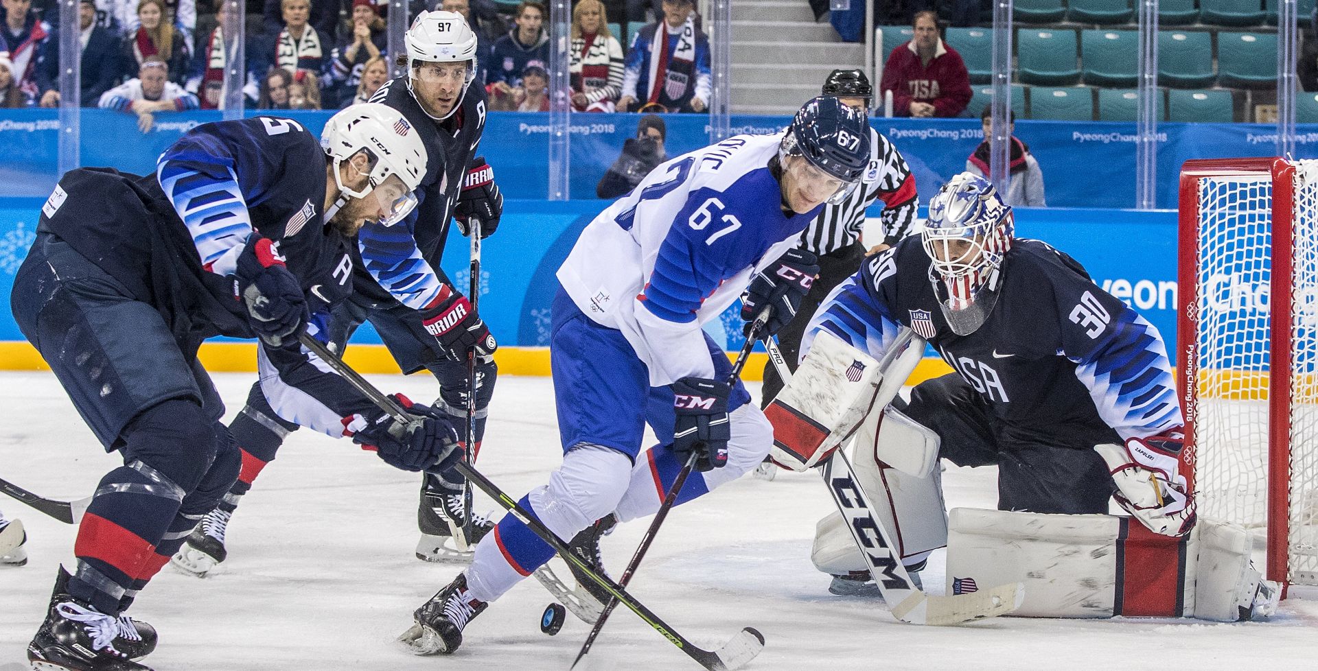 epa06531375 Noah Welch (L) of USA in action against JMatej Paulovic (C) of Slovakia during the Mens preliminary round match between USA and Slovakia at the Gangneung Hockey Centre at the PyeongChang Winter Olympic Games 2018, in Gangneung, South Korea, 16 February 2018.  EPA/SRDJAN SUKI