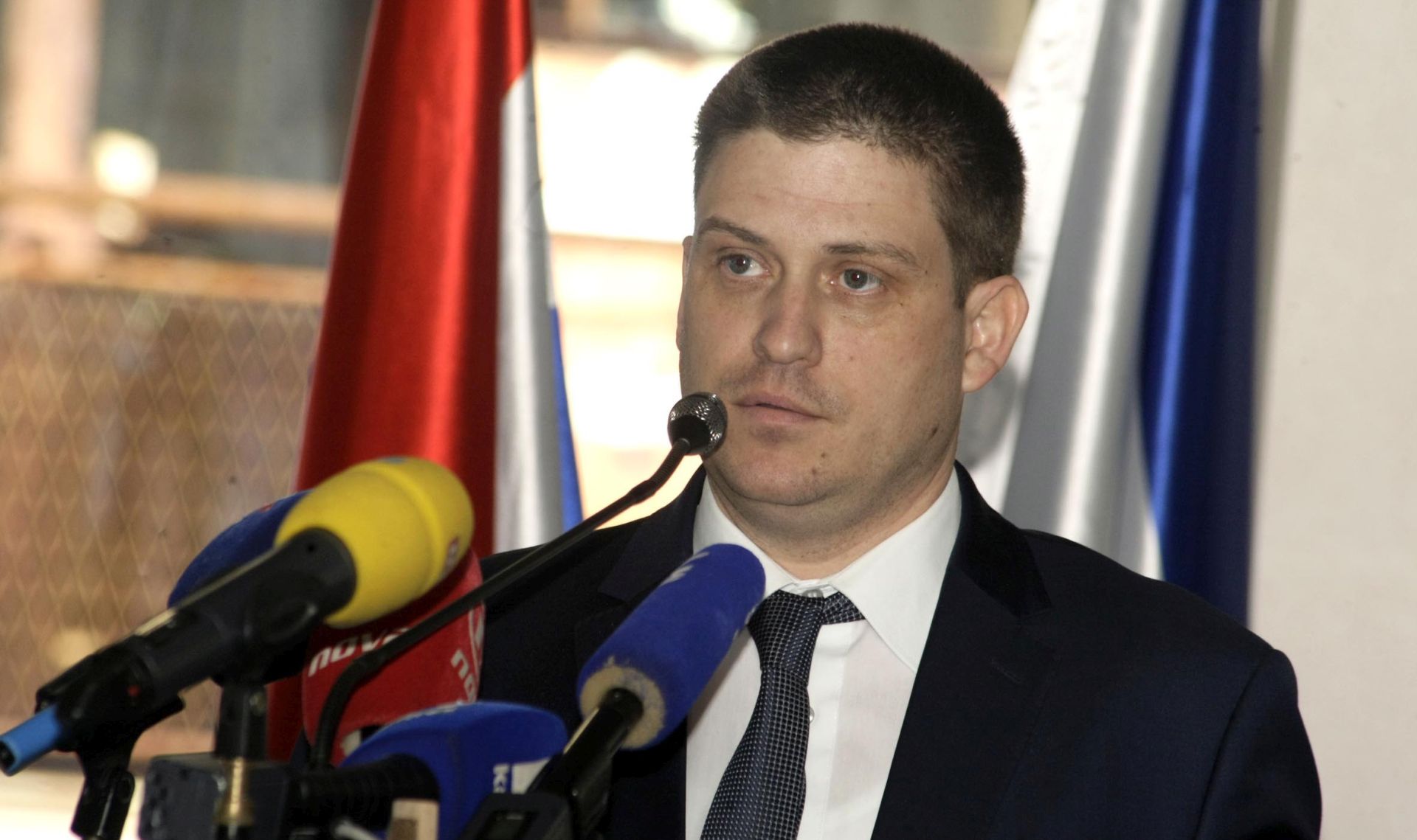 Kraljevica, 16.2.2018 - Sveèana primopredaja i krtenja novog trajekta Rapske plovidbe "Èetiri zvonika", izgraðenog u brodogradilitu Dalmont u Kraljevici. Novi trajekt moæi æe primiti 594 putnika i 99 osobnih vozila, a vozit æe na dravnoj trajektnoj liniji Stinica-Minjak (Rab), za koju je Rapska plovidba dobila koncesiju na desetogodinje razdoblje. Na slici ministar mora, prometa i infrastrukture Oleg Butkoviæ.
foto HINA/ Miljenko KLEPAC/ ua